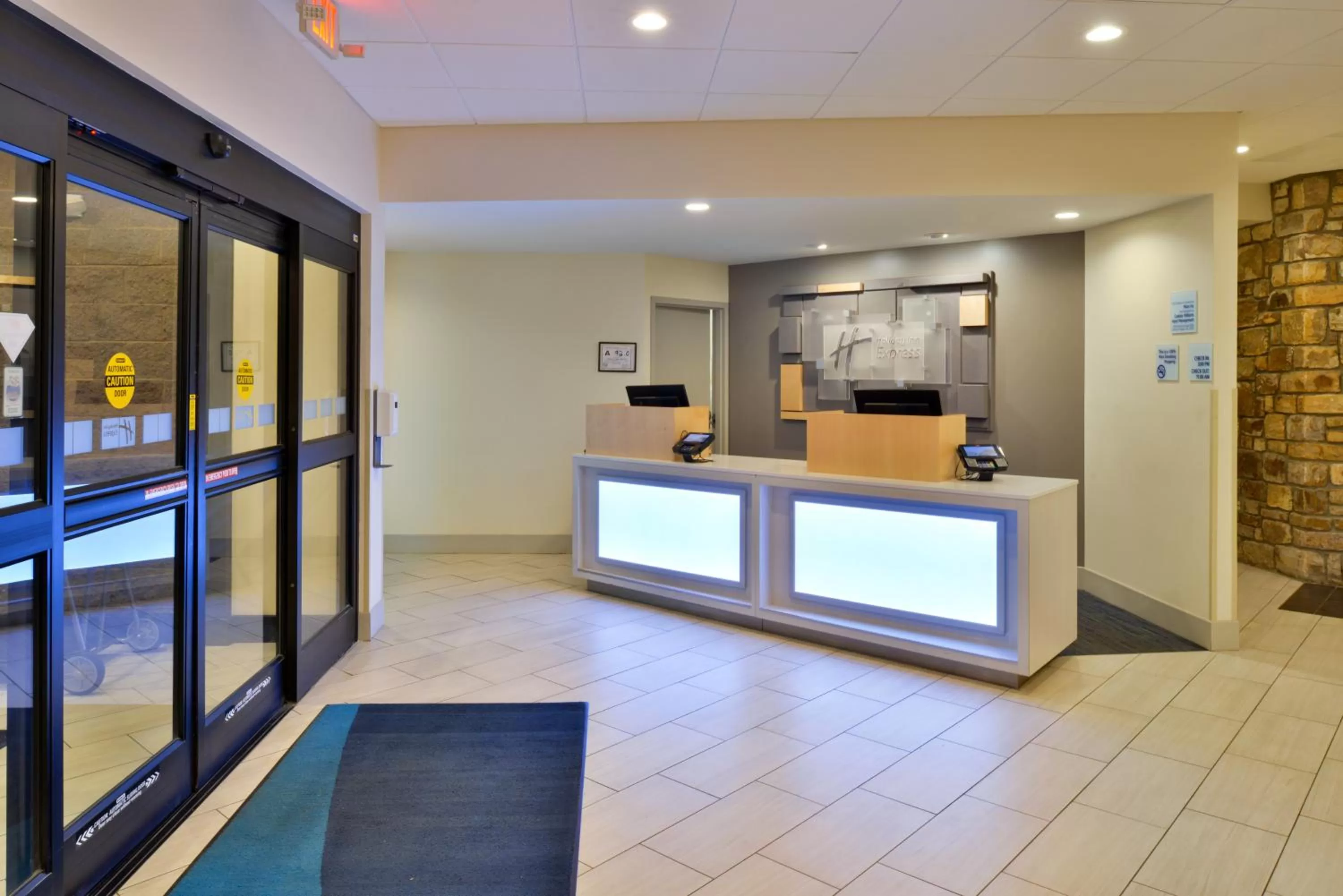 Lobby or reception in Holiday Inn Express Blowing Rock South by IHG