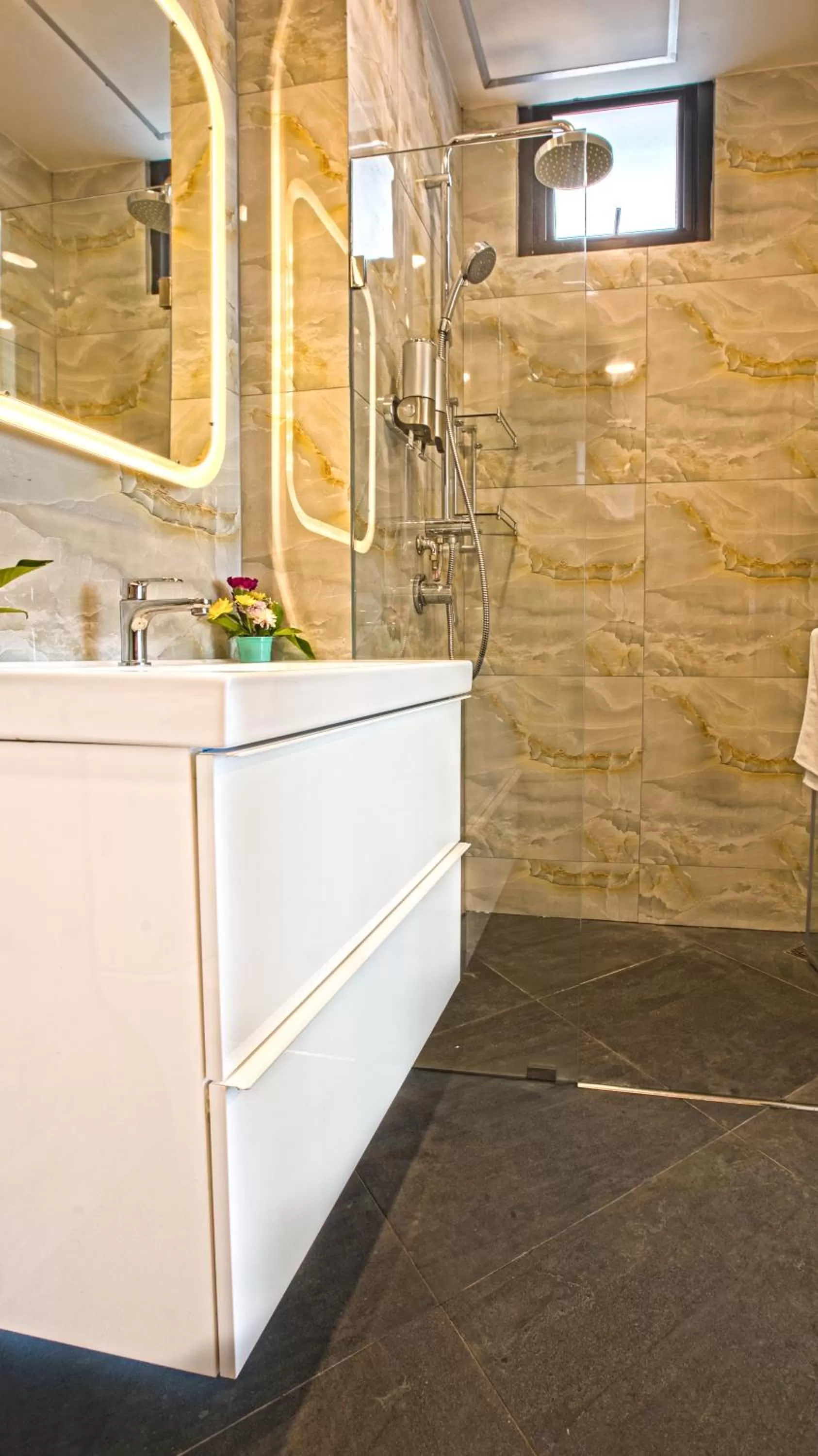 V One Pride-Sukhumvit 22, Bangkok