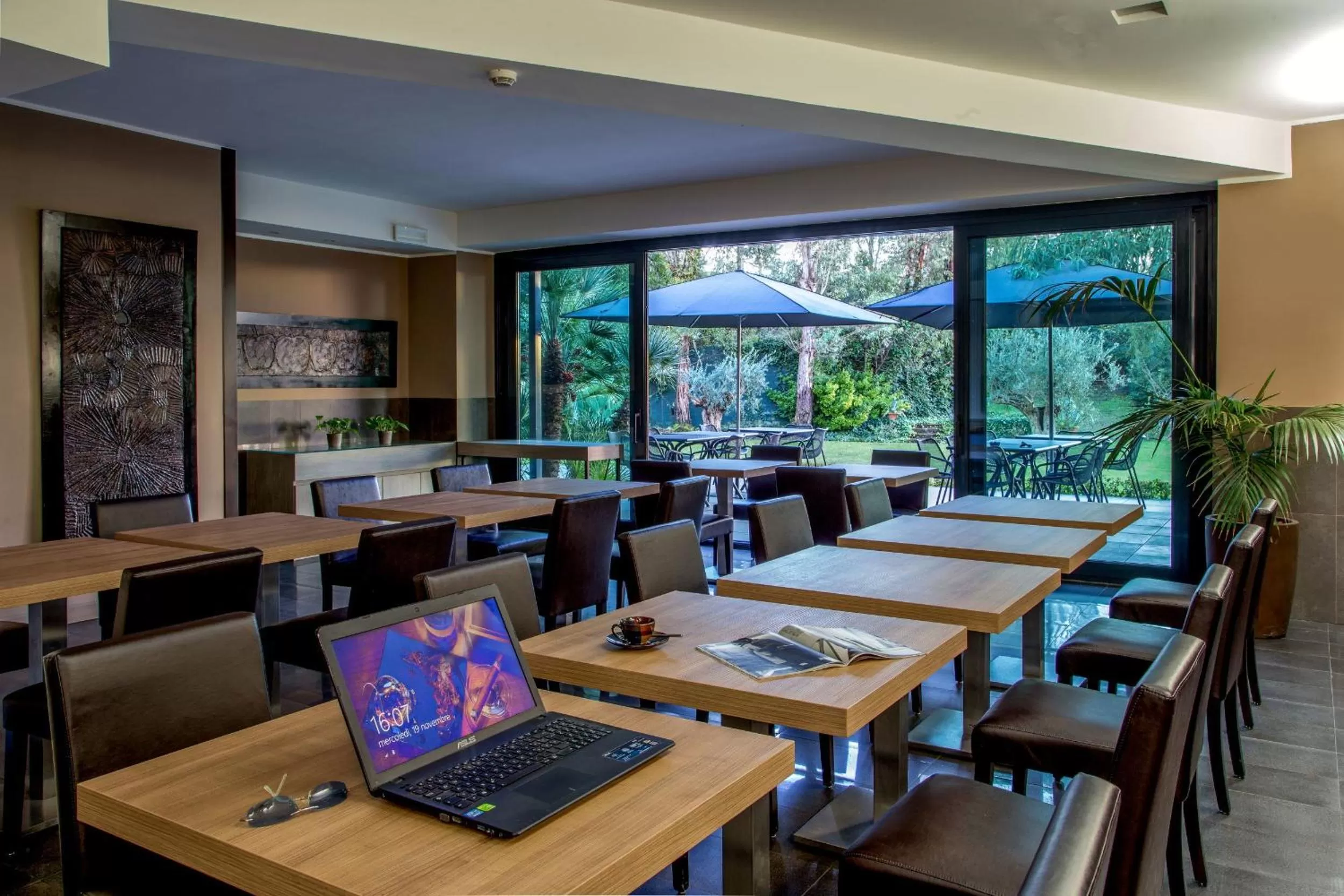 Restaurant/places to eat in Park Hotel Sabina