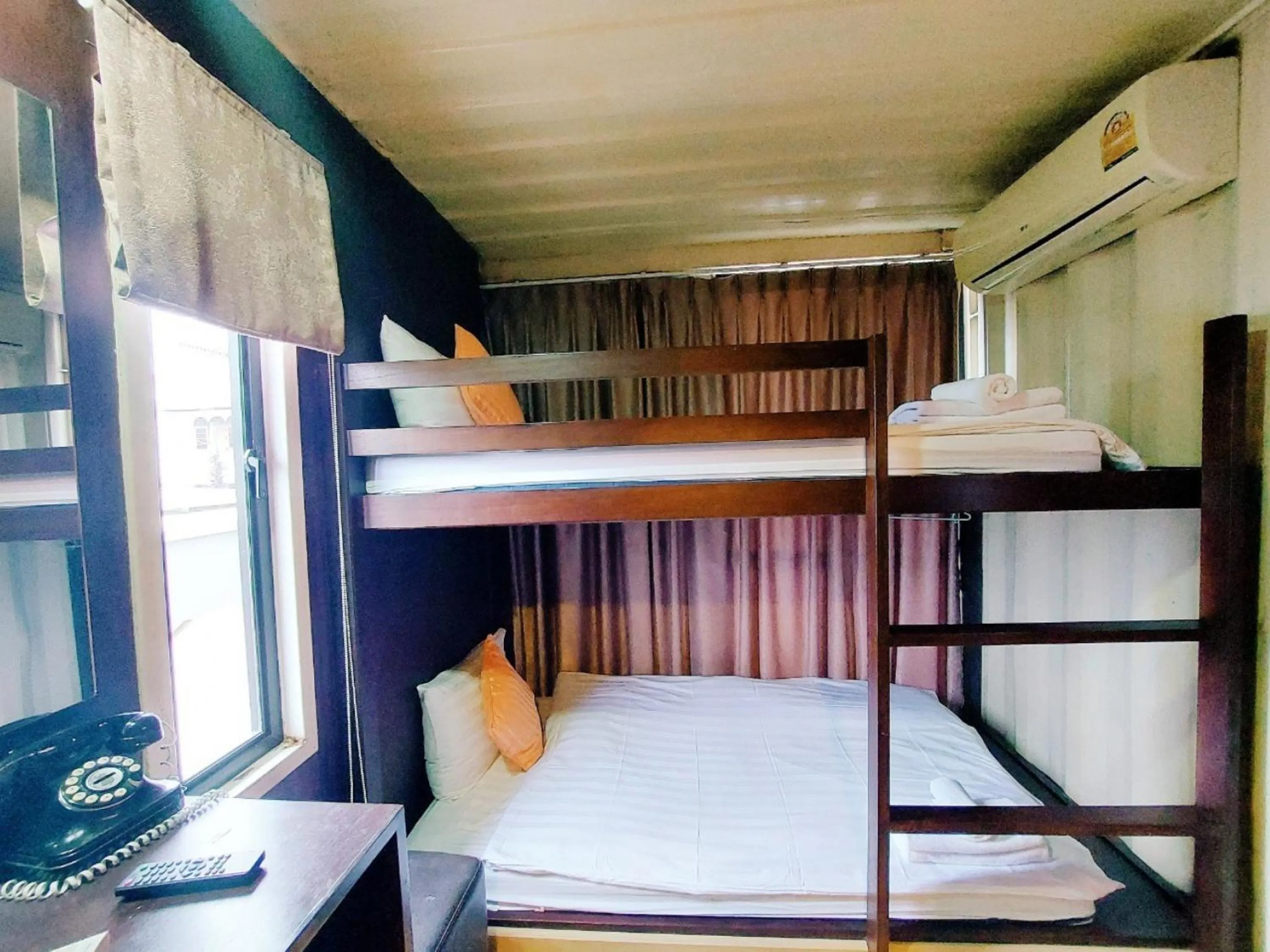 Bedroom, Bed in Retro Box Hotel Chumphon
