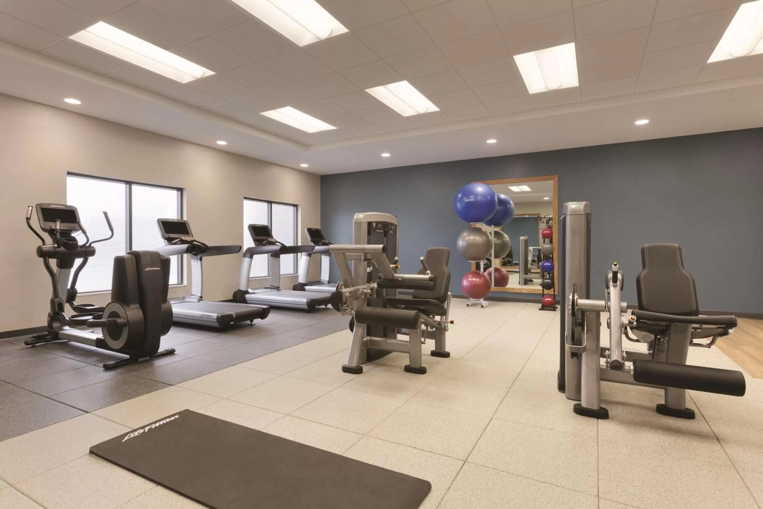 Fitness centre/facilities in Embassy Suites by Hilton Akron Canton Airport