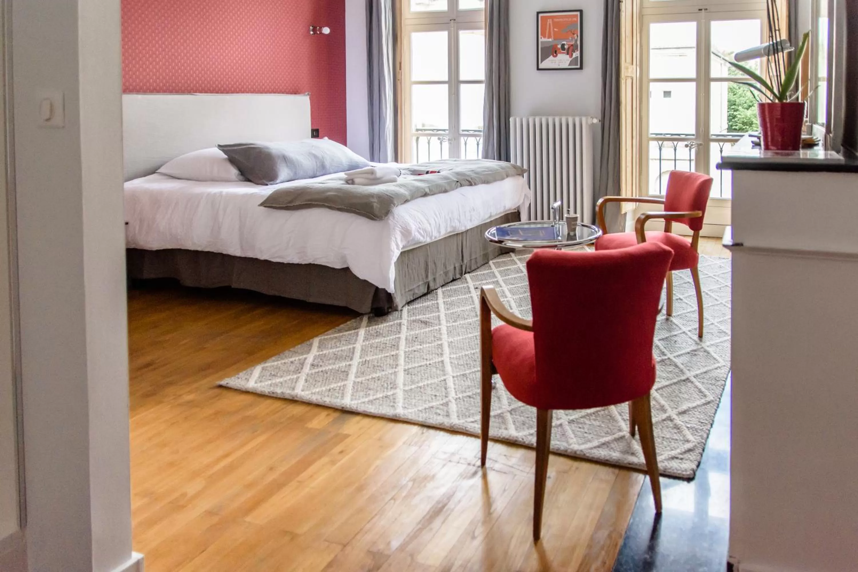 Photo of the whole room, Bed in L'esprit du 8