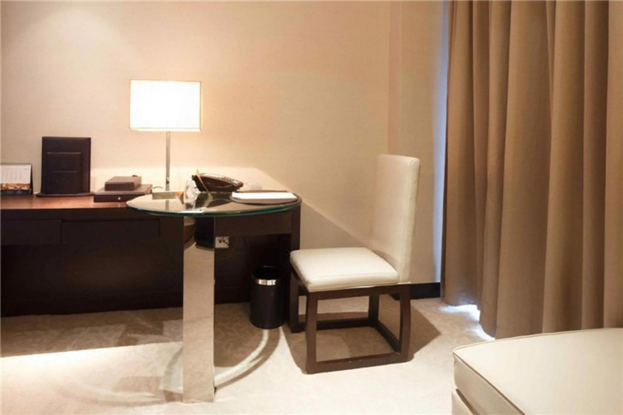 Bed in Howard Johnson IFC Plaza Ningbo