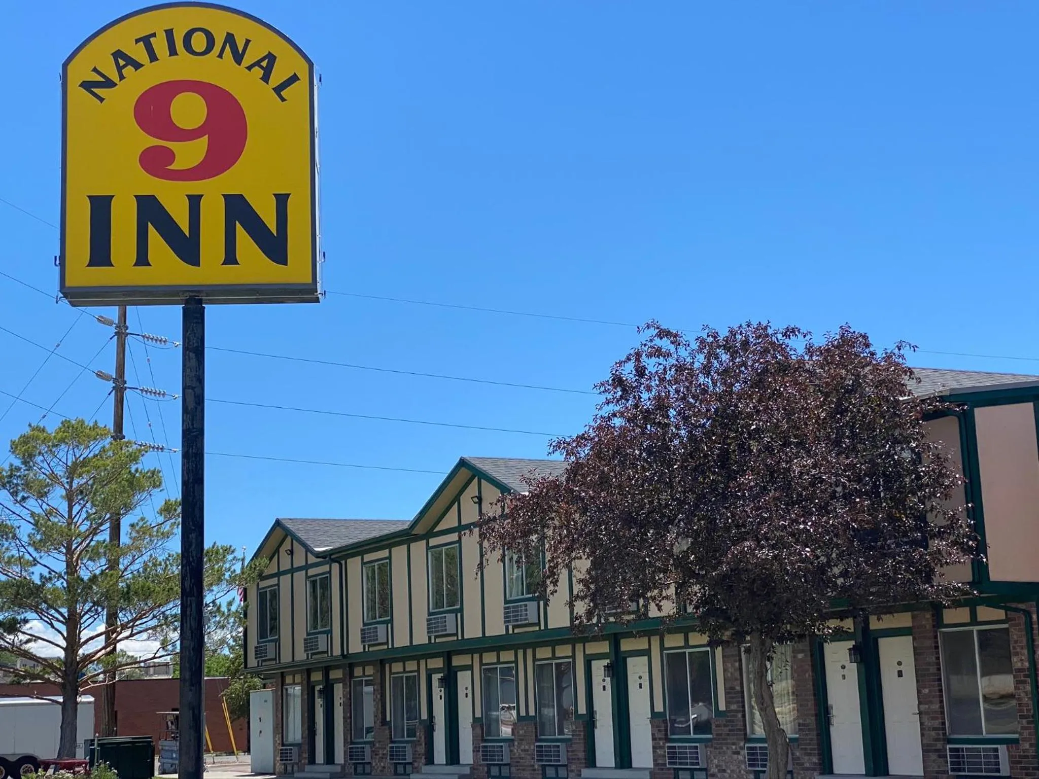 Facade/entrance in National 9 Inn Price