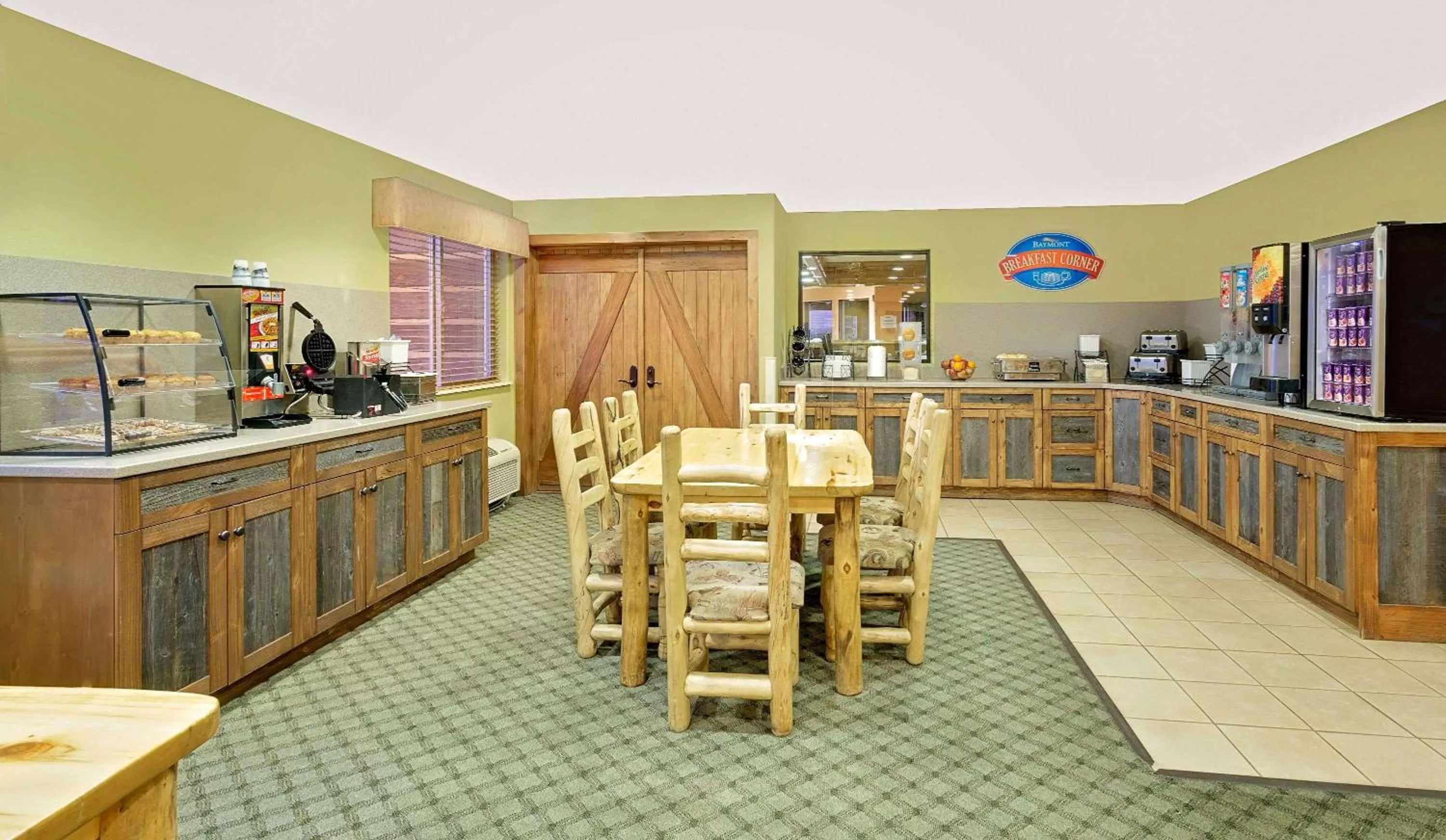 Restaurant/places to eat in Pinedale Hotel & Suites