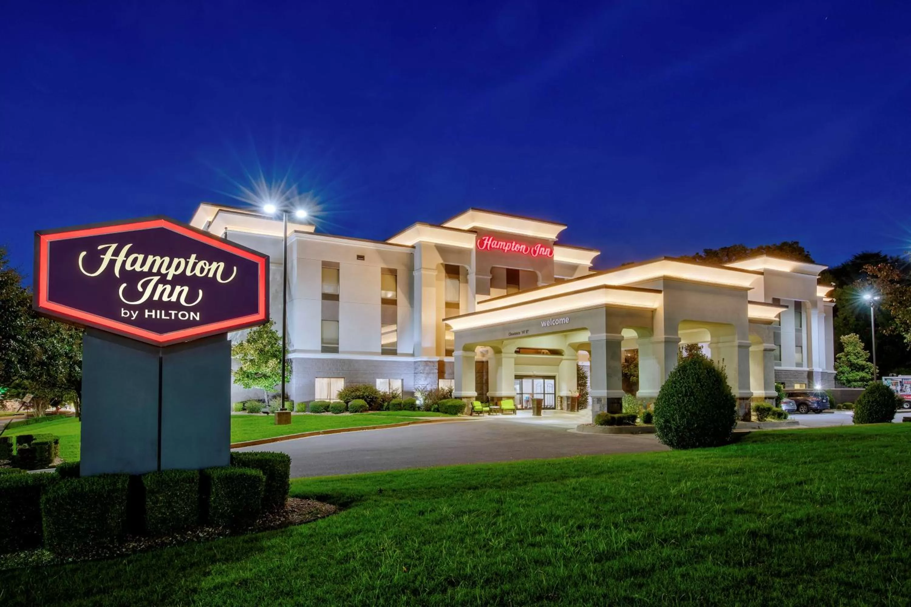 Property building in Hampton Inn Van Buren