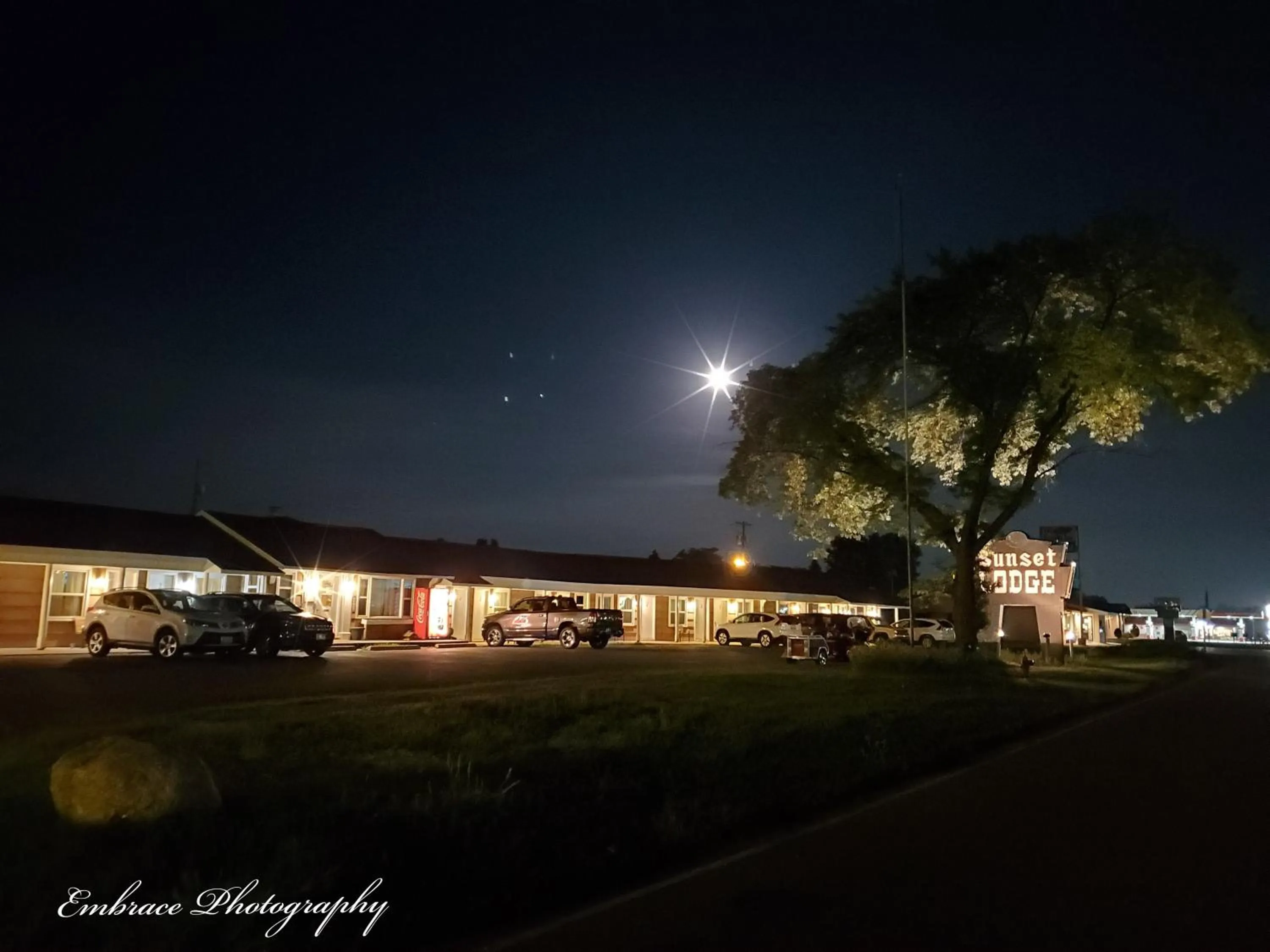 Night in Sunset Lodge Escanaba