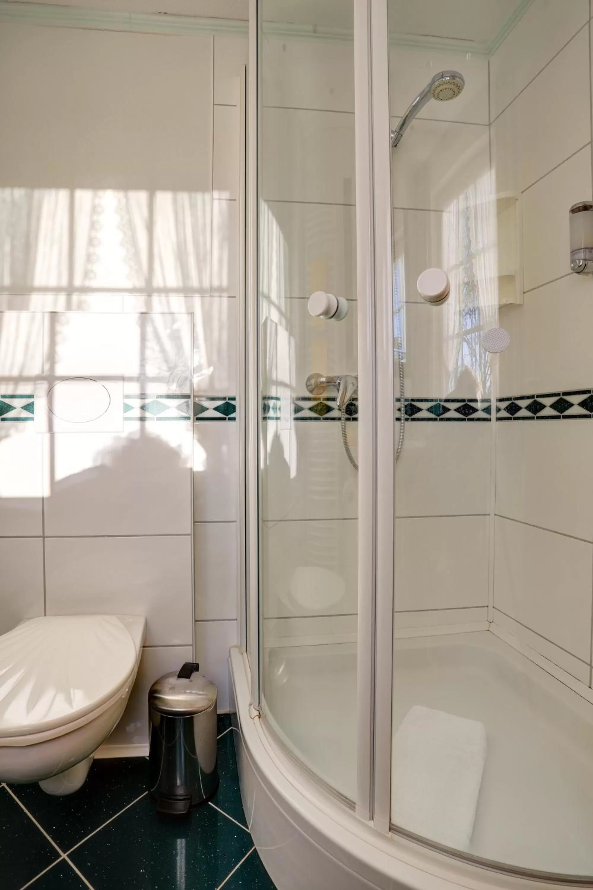 Shower in Stössels Hotel