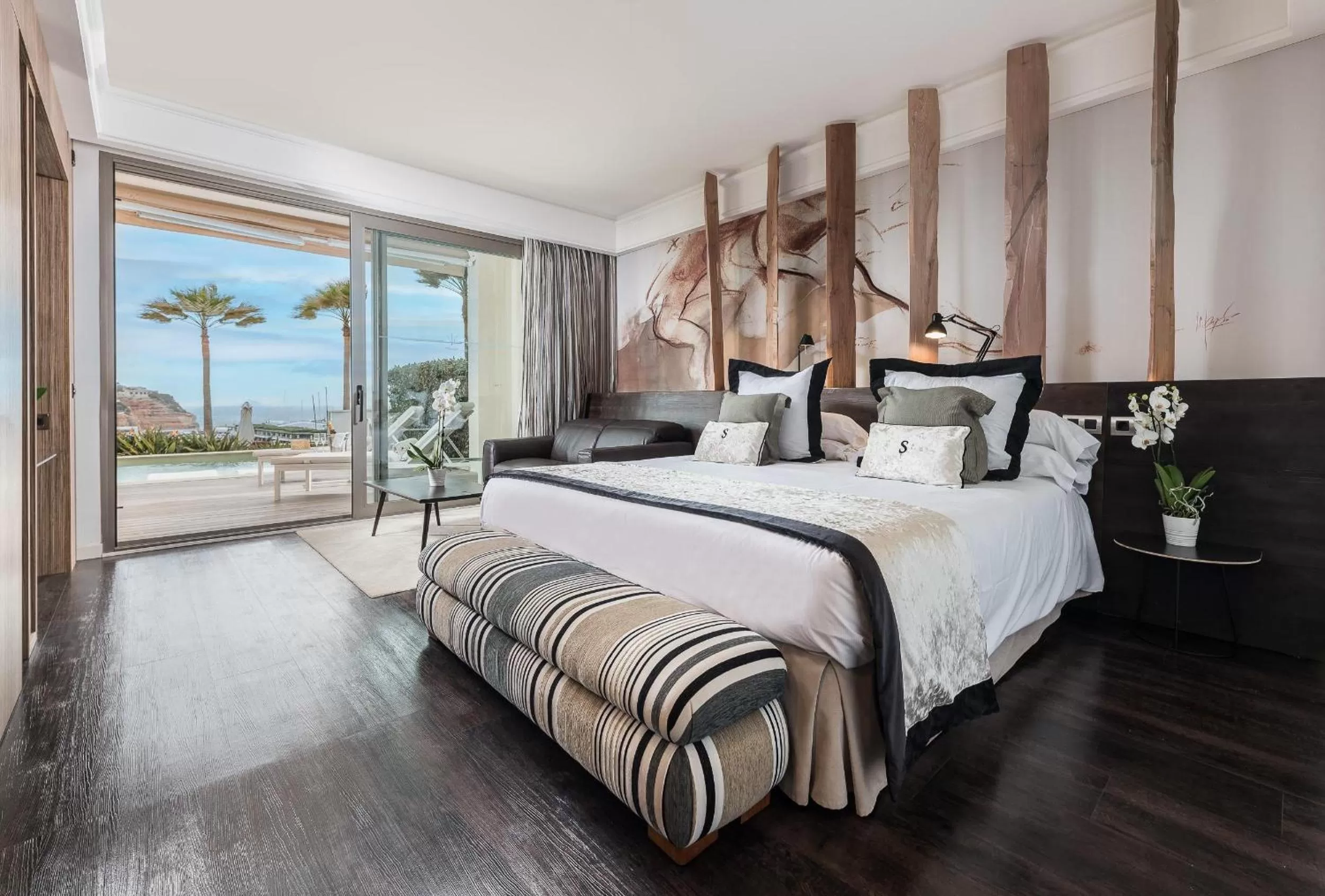 Photo of the whole room, Bed in Pure Salt Port Adriano - Adults Only