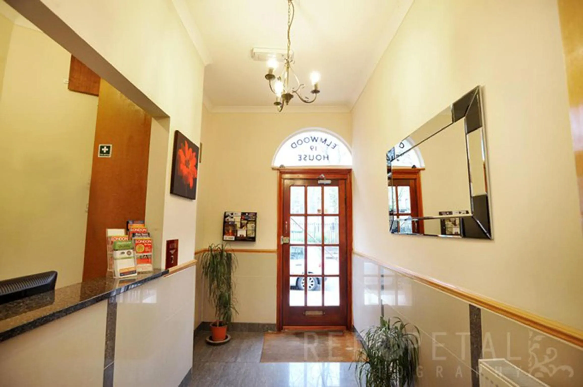 Lobby or reception in Elmwood Hotel