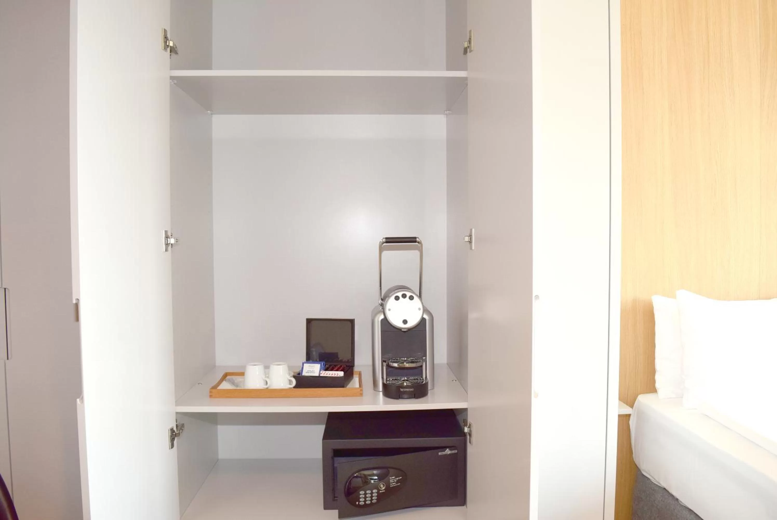 Coffee/tea facilities in Placid Hotel Design & Lifestyle Zurich