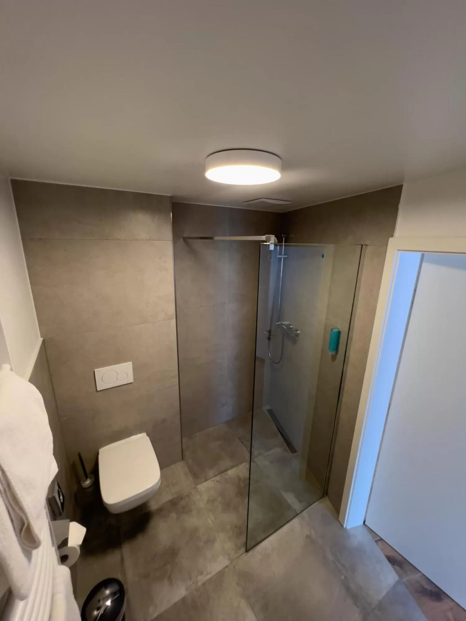 Bathroom in Hotel Deutscher Hof