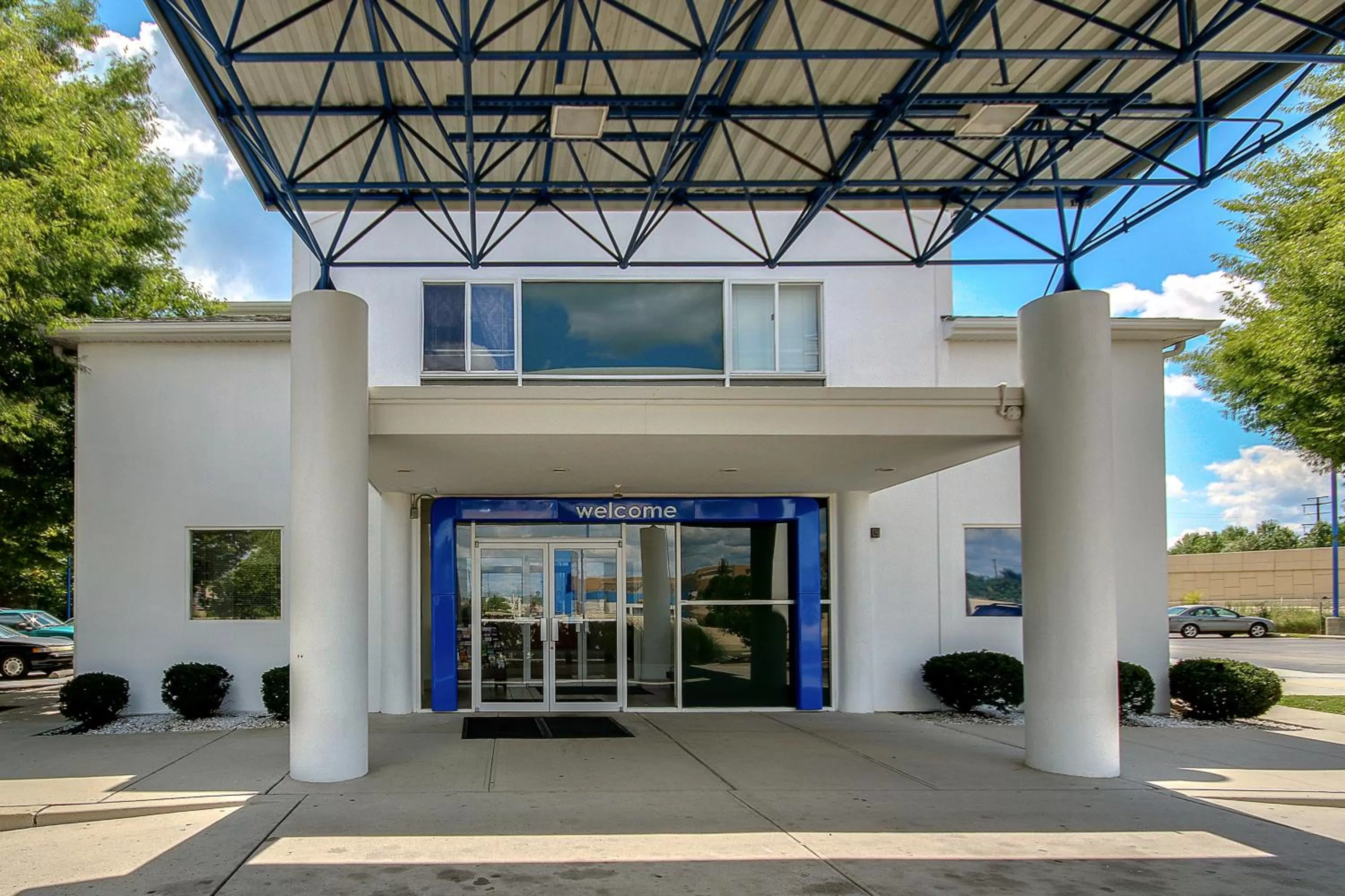 Facade/entrance in Motel 6 King Of Prussia PA