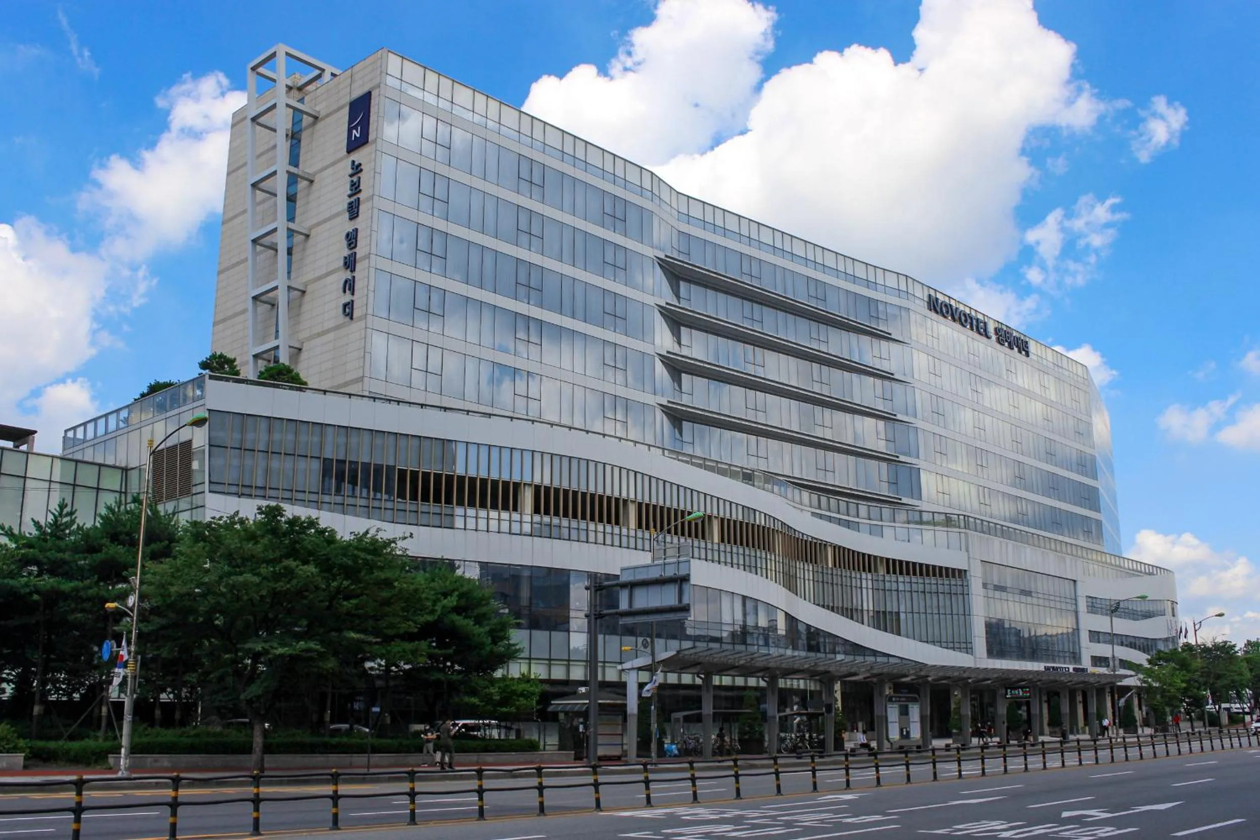 Property building in Novotel Ambassador Suwon