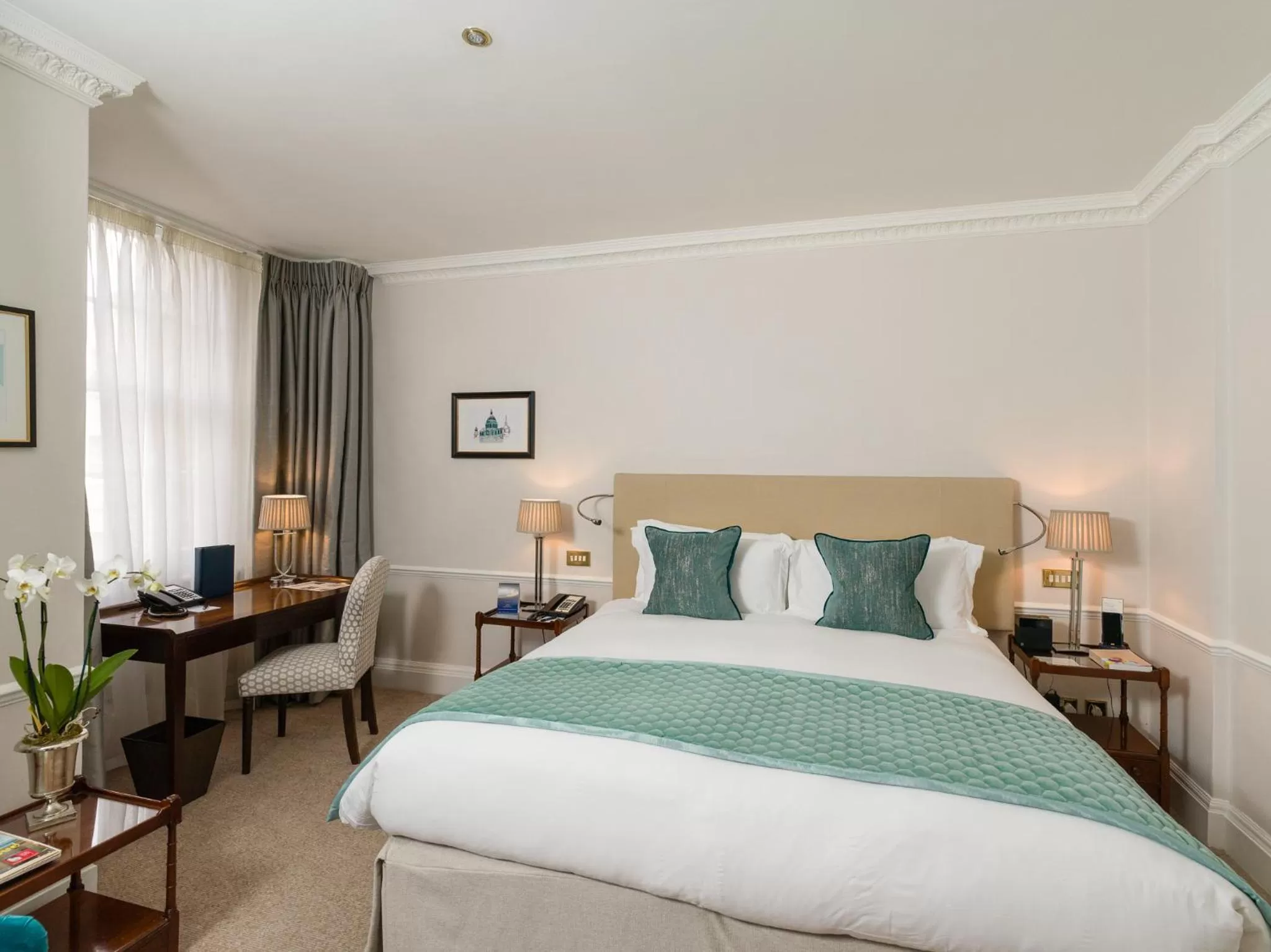 Bathroom, Bed in Dukes London