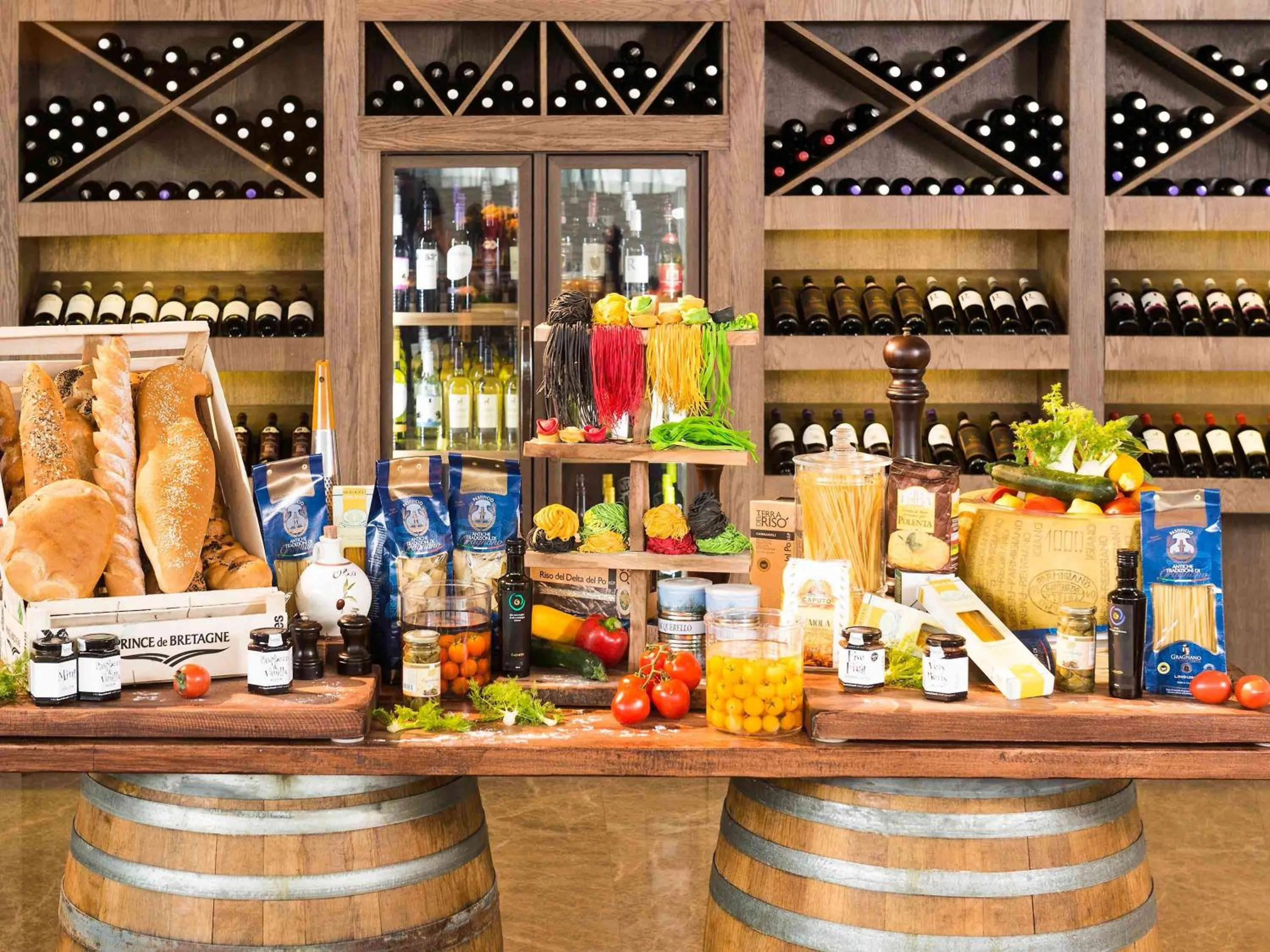 Restaurant/places to eat in Ibis Abu Dhabi Gate