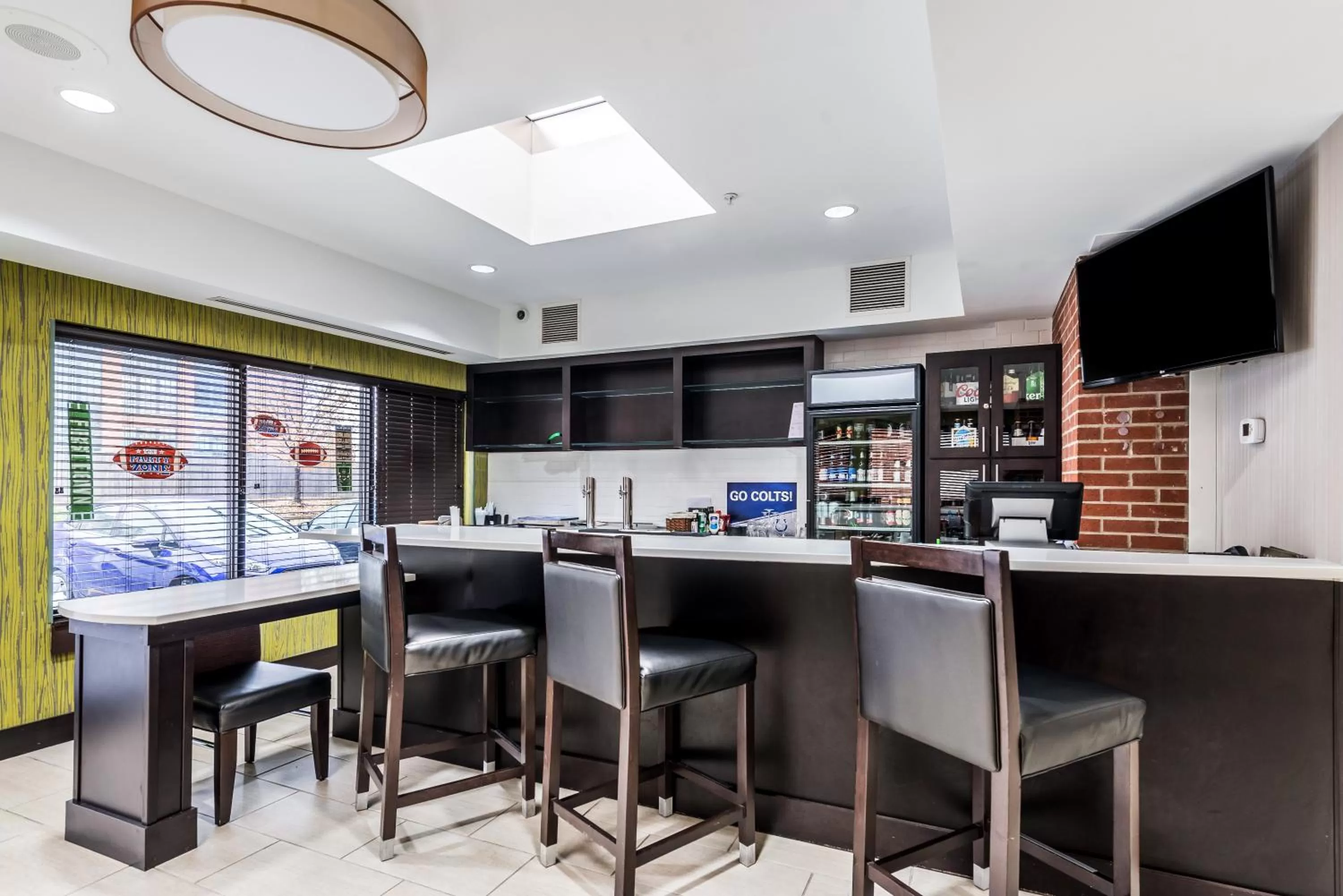 Lounge or bar in Holiday Inn - Indianapolis Downtown by IHG