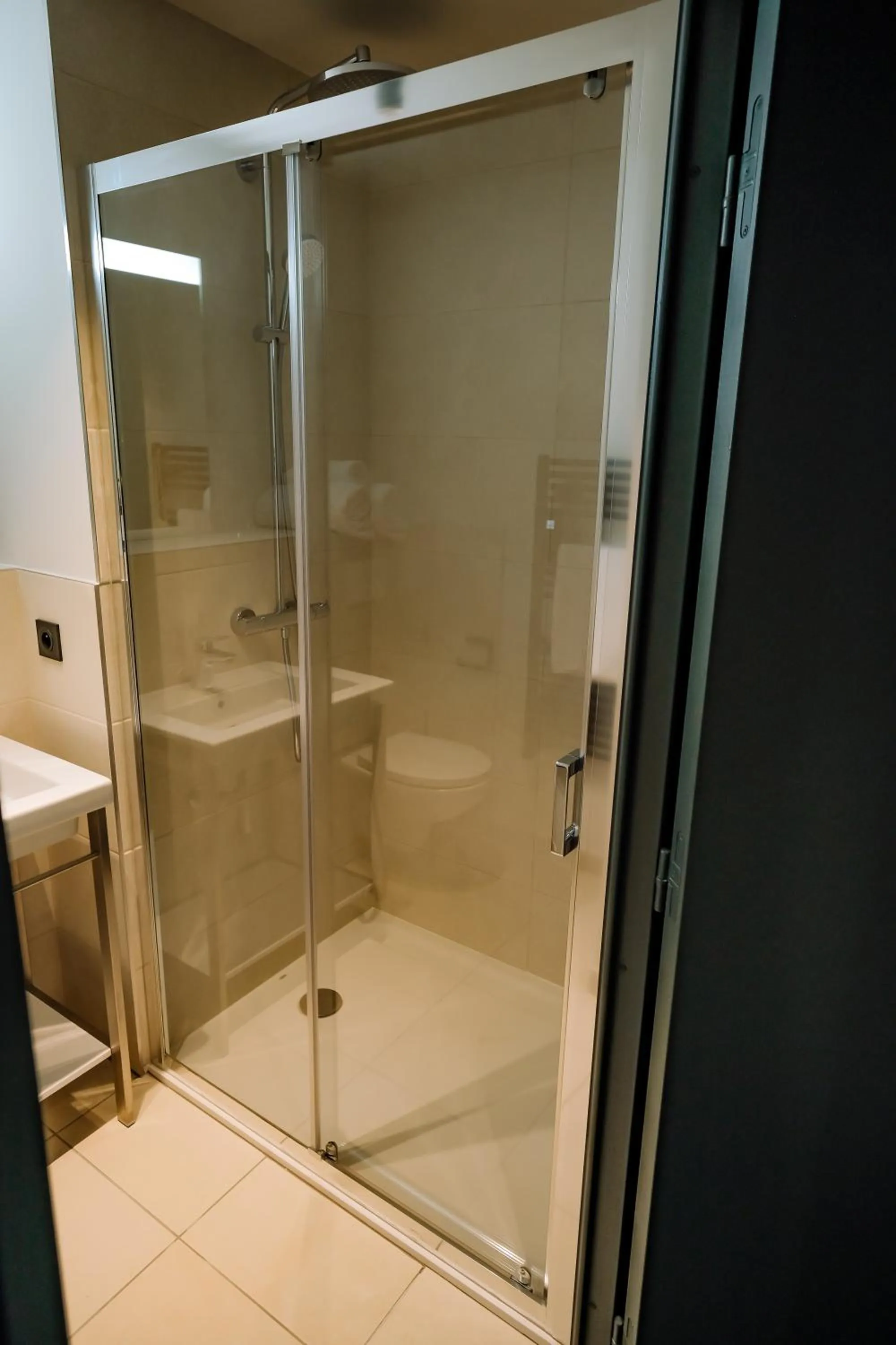 Shower in Live Hotels Bordeaux Lac