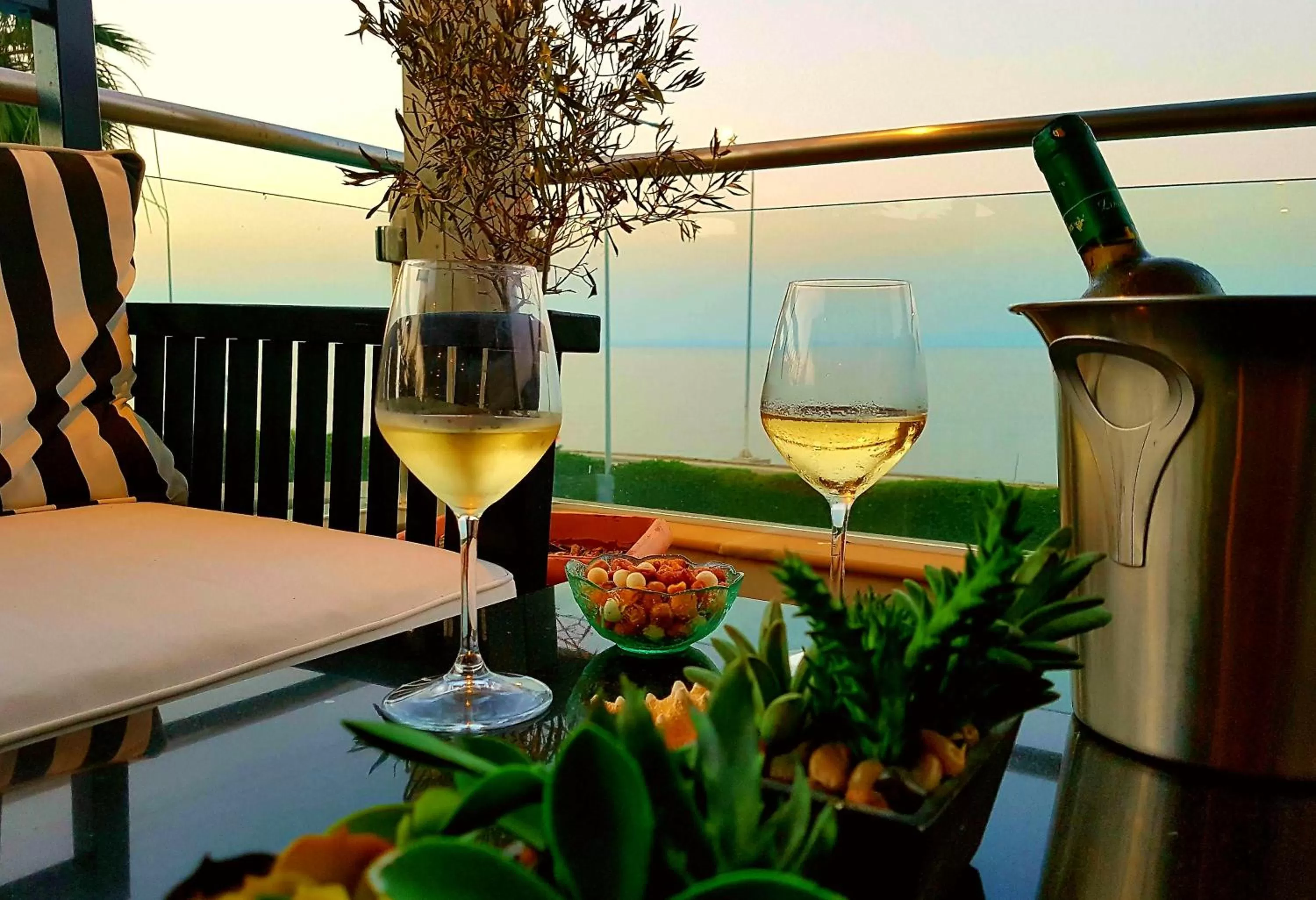 Lounge or bar in Elysion Hotel