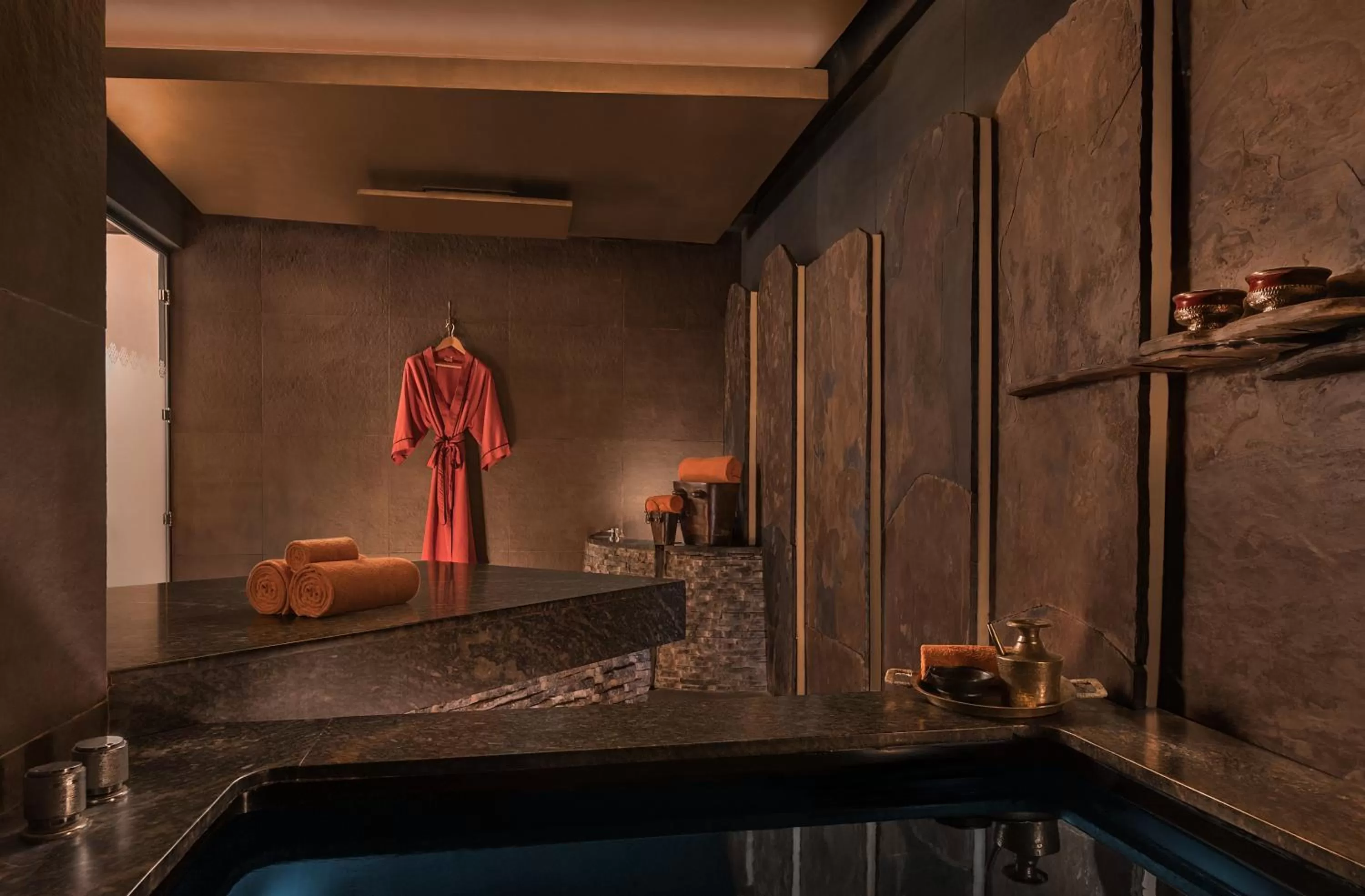 Hot Tub in Edsa Shangri-La, Manila