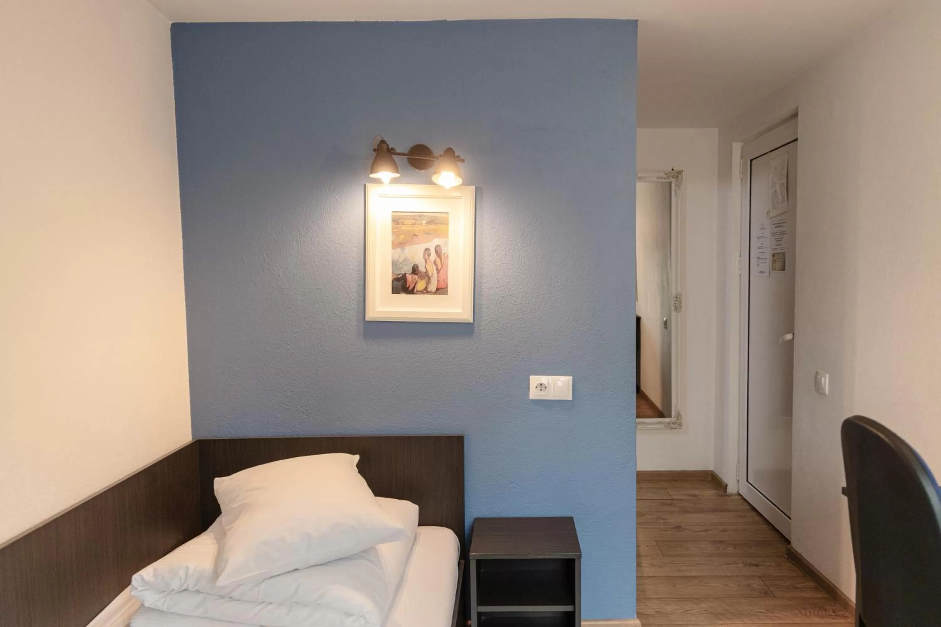 Bed in Pensiunea Pictorilor