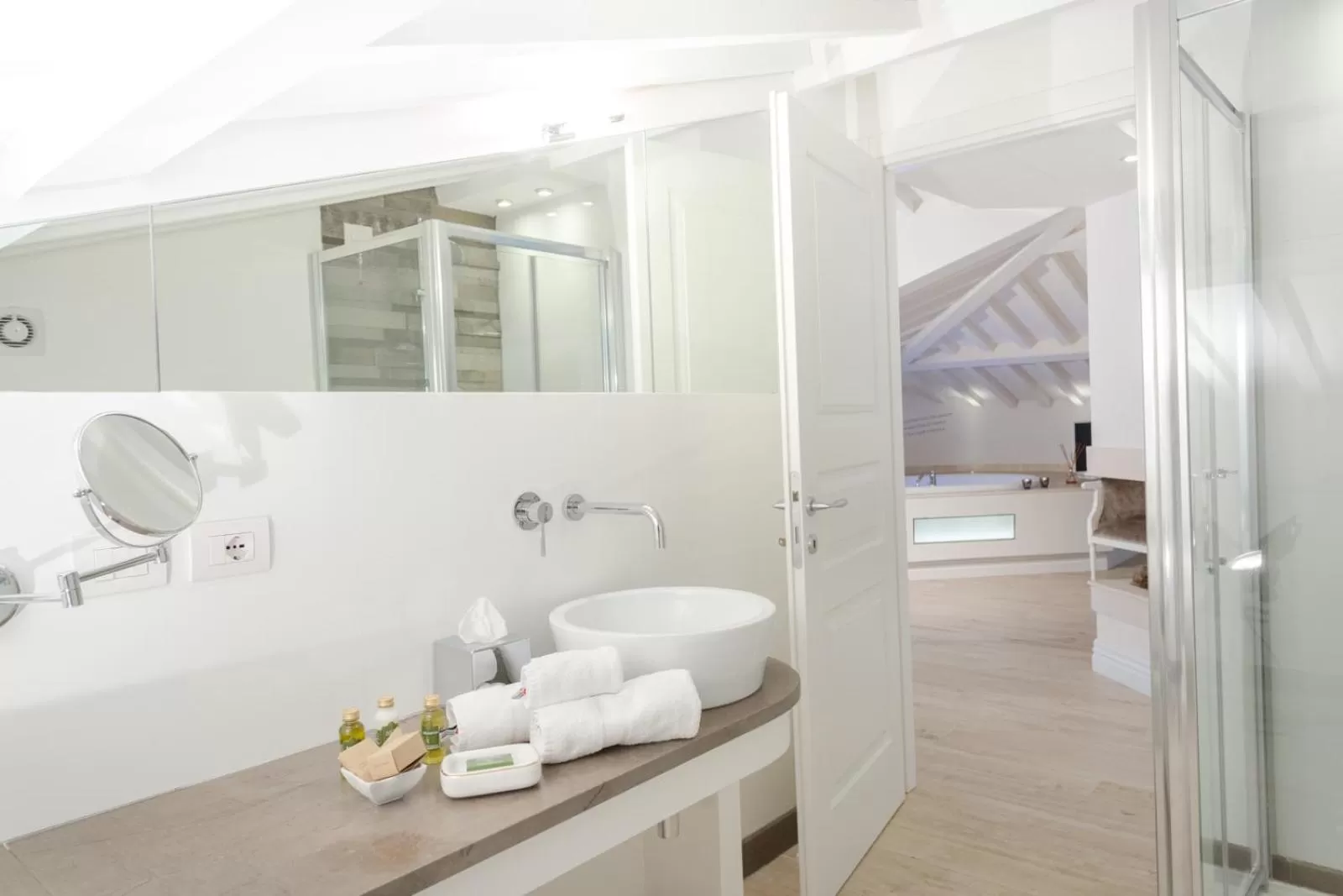 Bathroom in VILLA LIBERTY Boutique Hotel - Borgo Capitano Collection