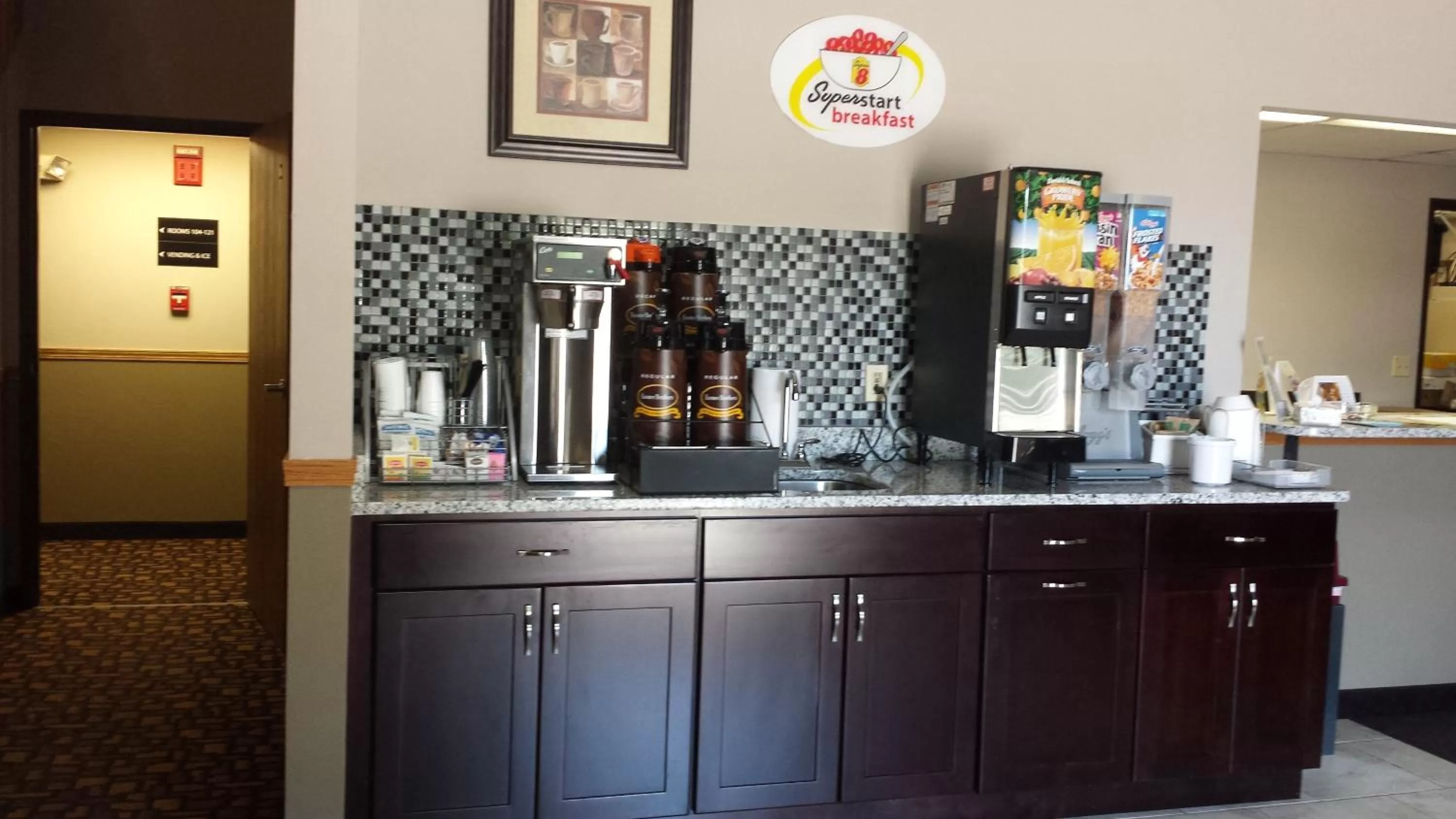 Lobby or reception in Super 8 by Wyndham Pella