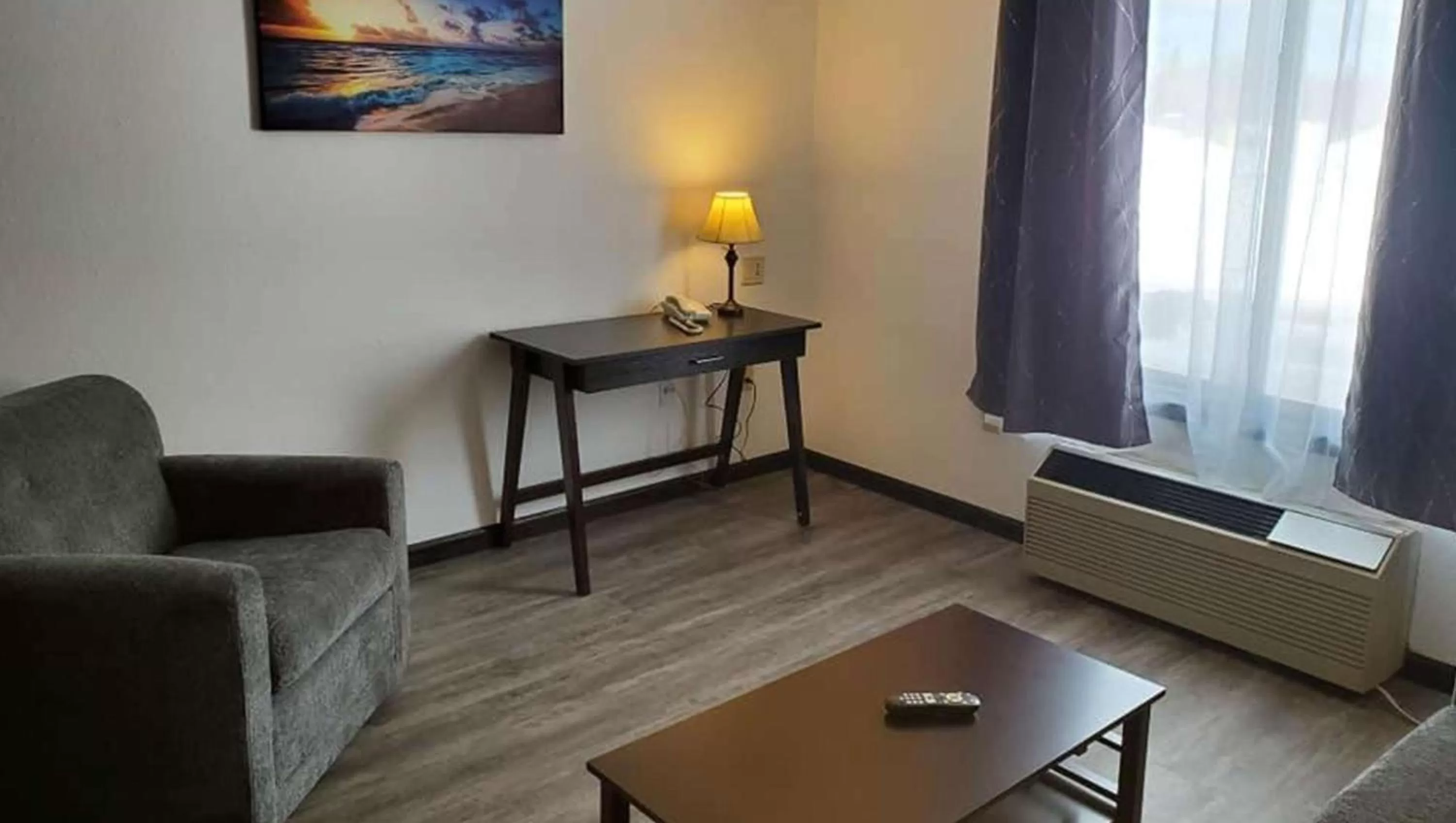 Photo of the whole room in Jasper Ridge Inn Ishpeming