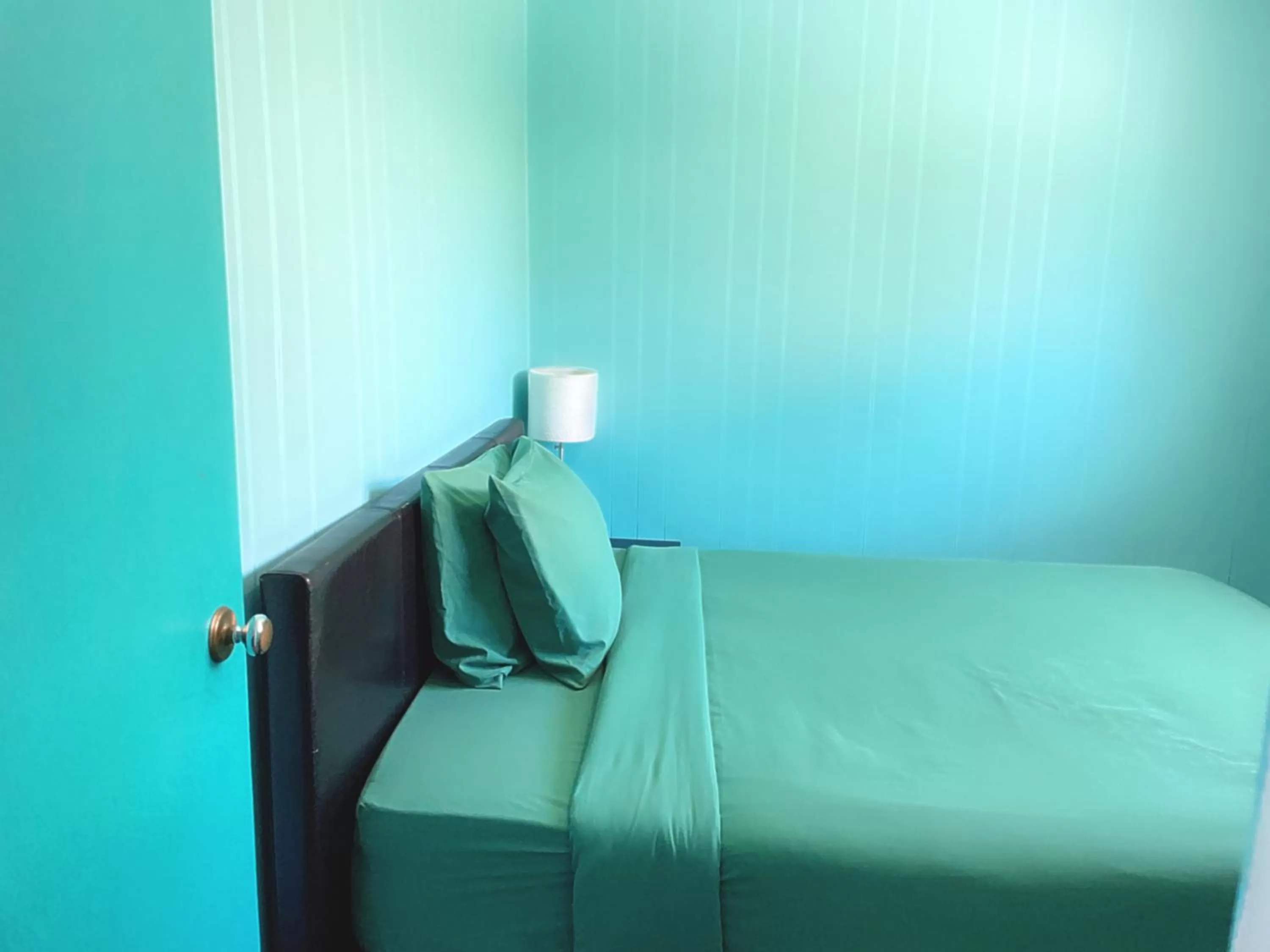 Bed in Stop 21 Motel