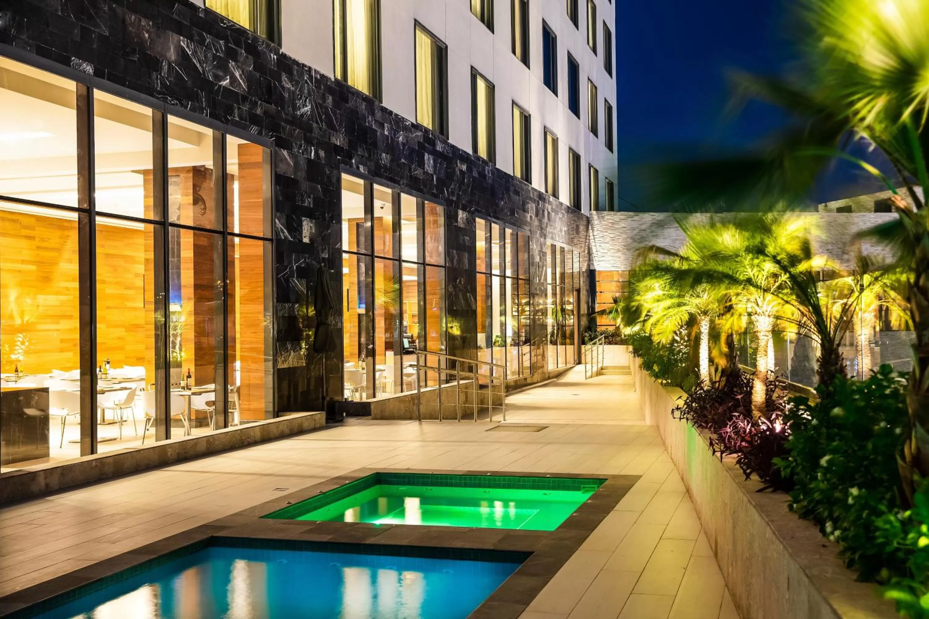 Swimming pool in Fiesta Inn Tuxtla Fashion Mall