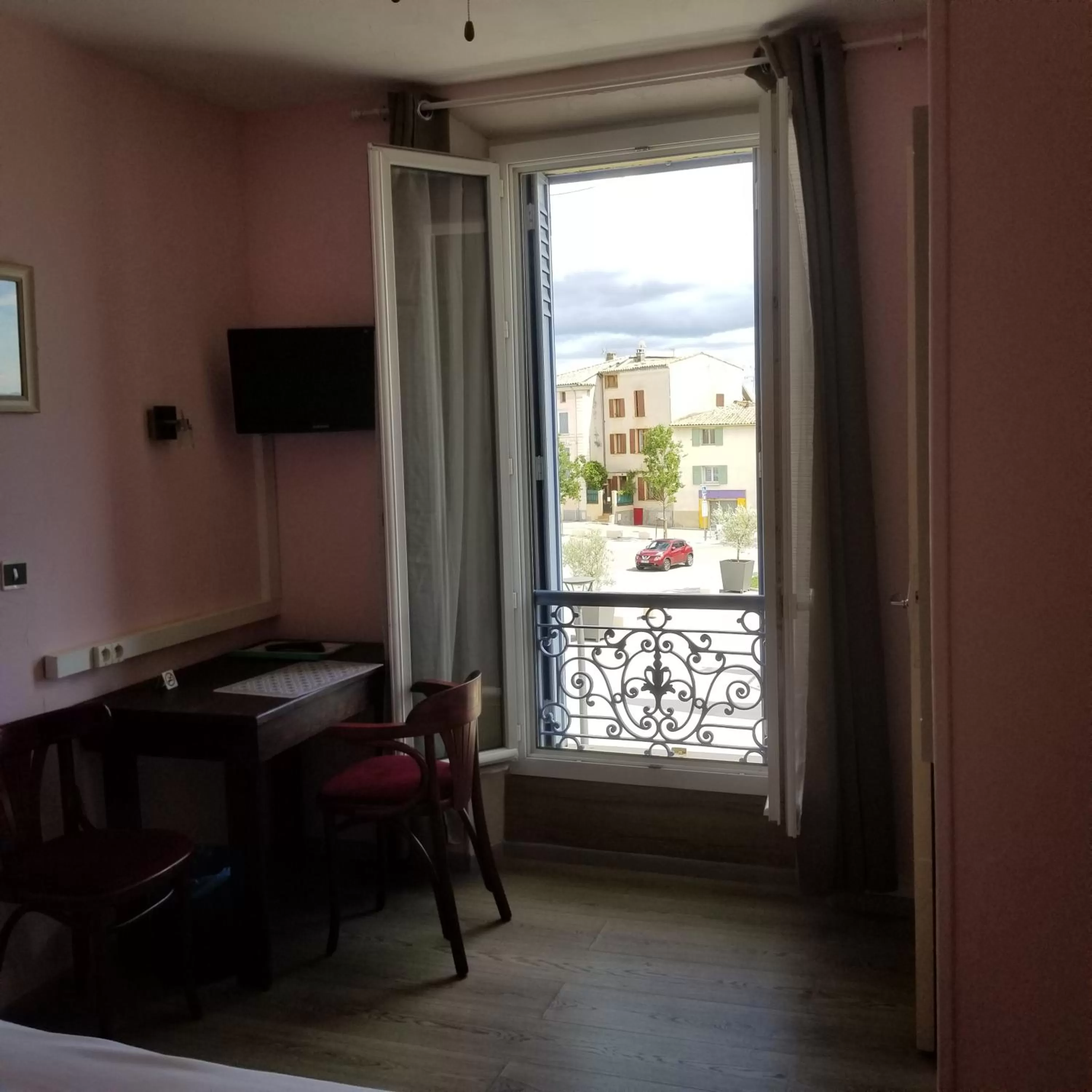 Bedroom in Logis hôtel du terreau