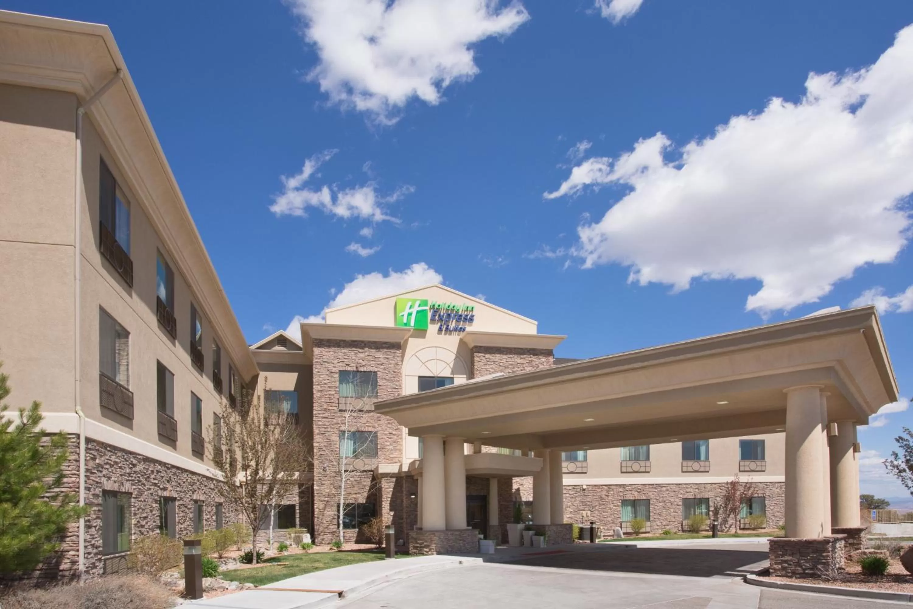 Holiday Inn Express and Suites Los Alamos Entrada Park by IHG
