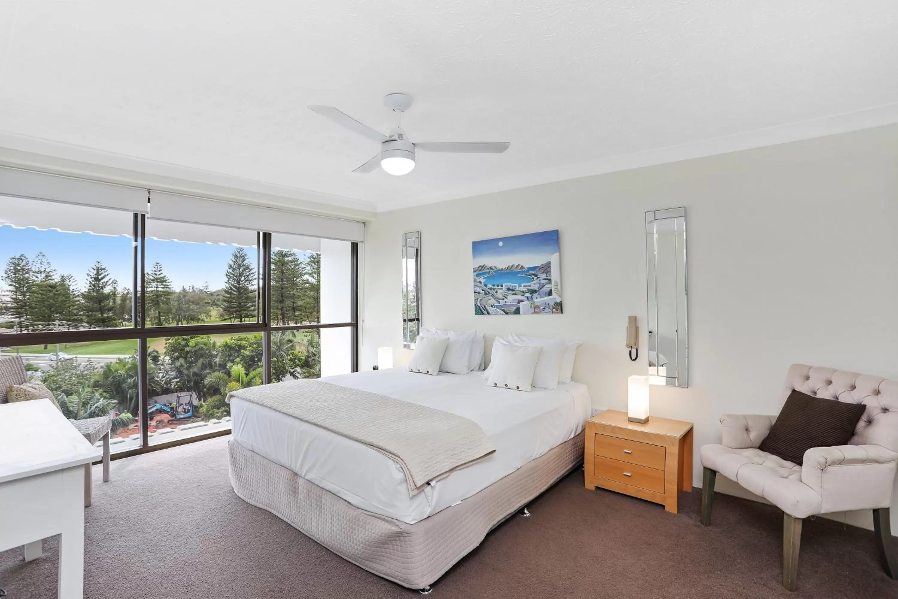 Bedroom, Bed in De Ville Apartments