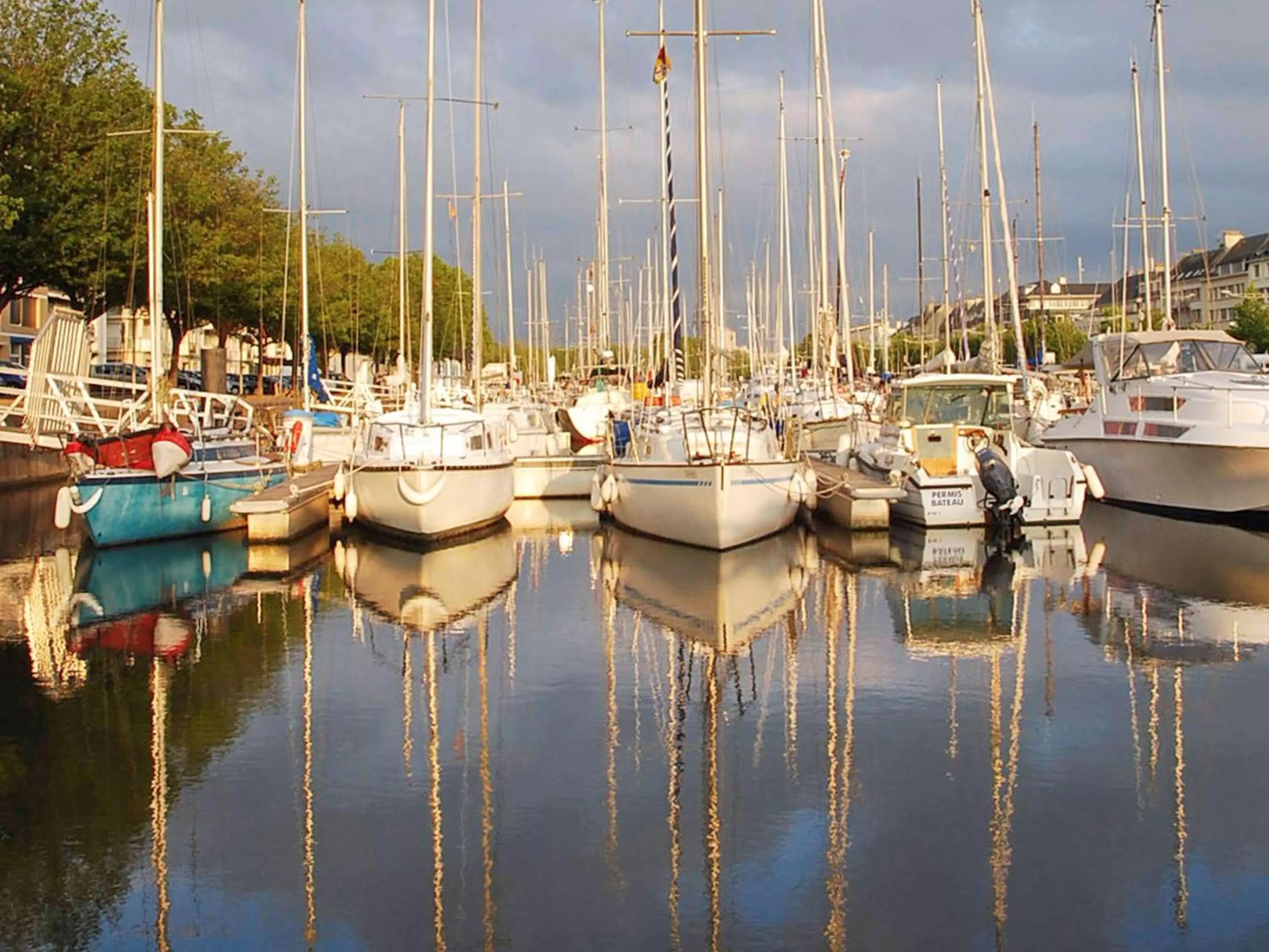 Property building in IBIS Port de plaisance