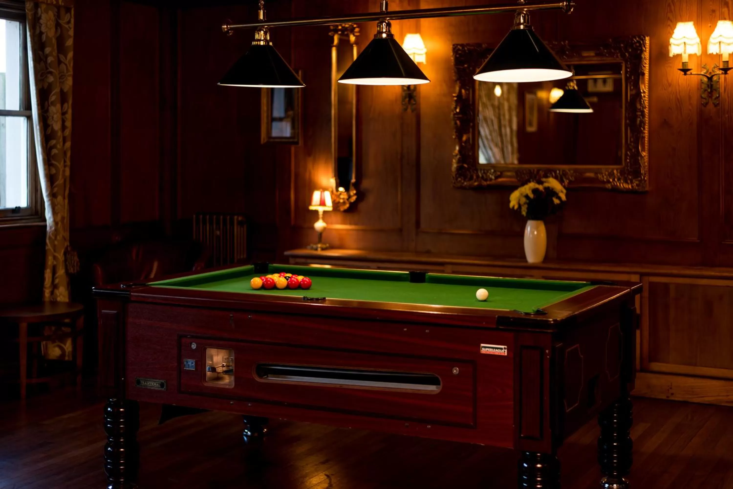 Billiard in Grey Harlings Rooms