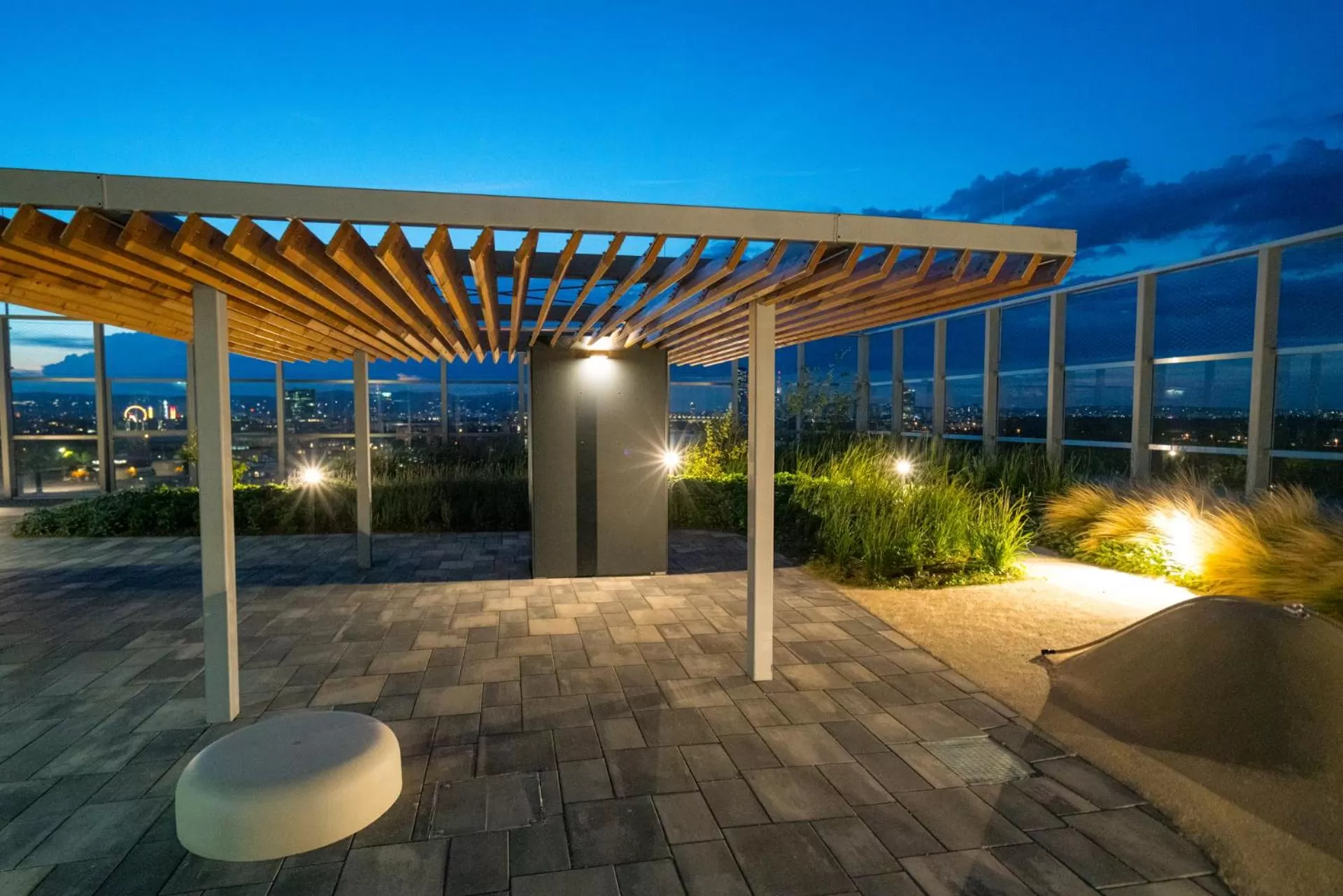 Balcony/Terrace in Vienna Residence, Marina Tower - Danube