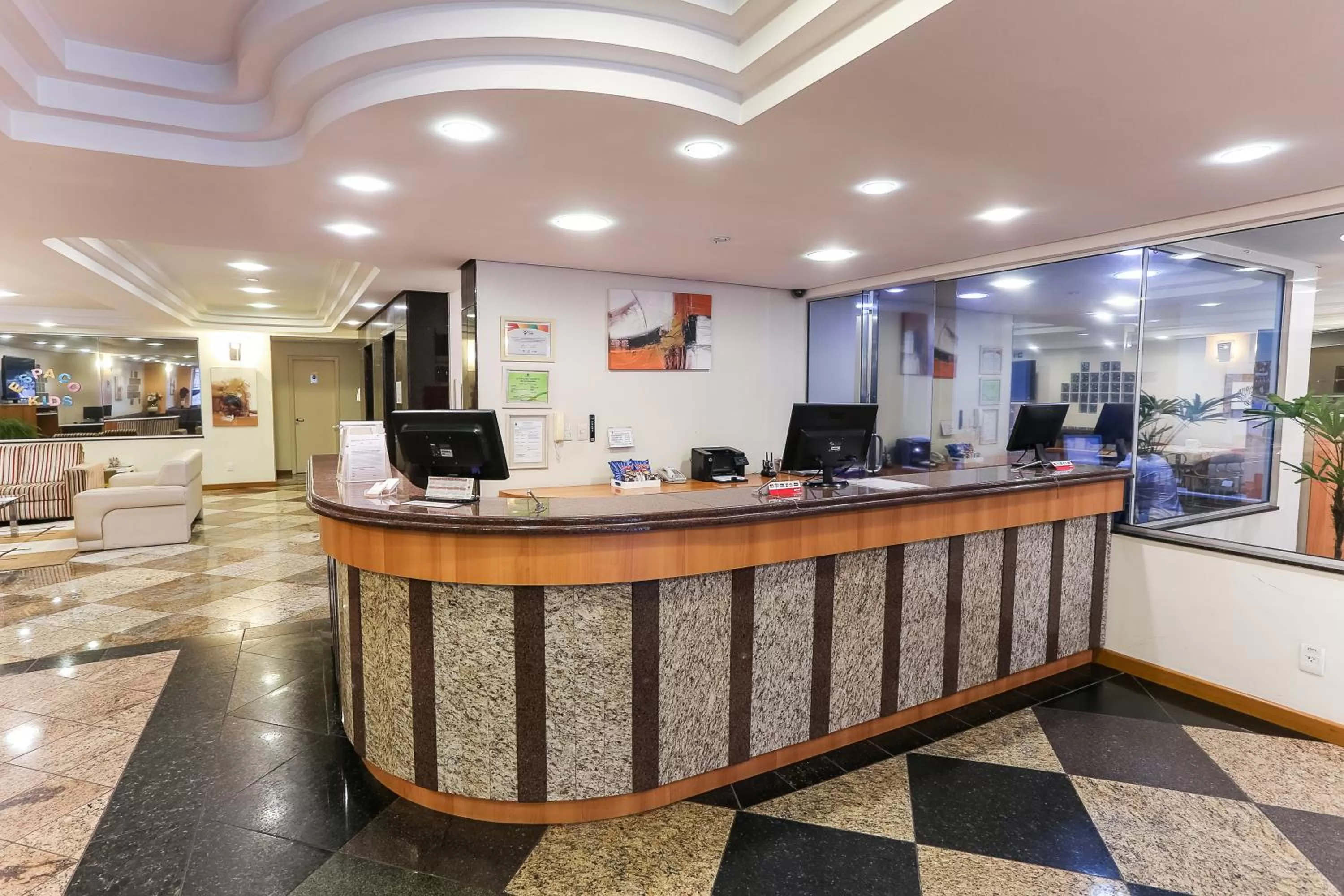 Lobby or reception in Hotel Metropolitan Canoas