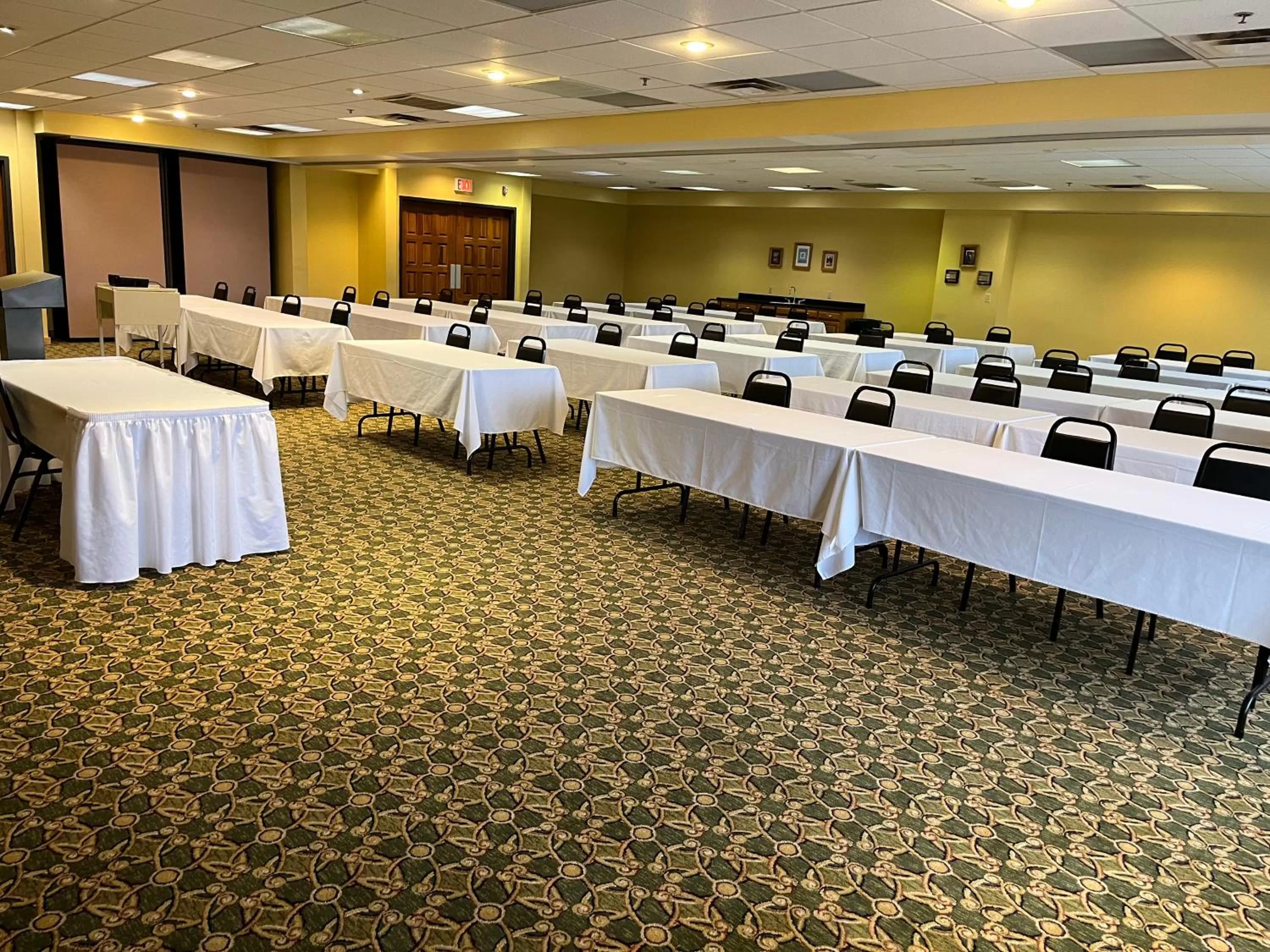 Business facilities in Days Inn & Suites by Wyndham Sutton Flatwoods