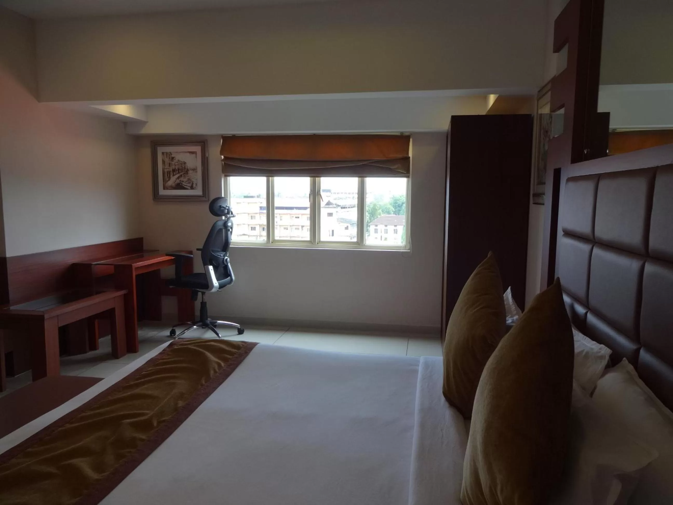 Bed in Paramount Tower