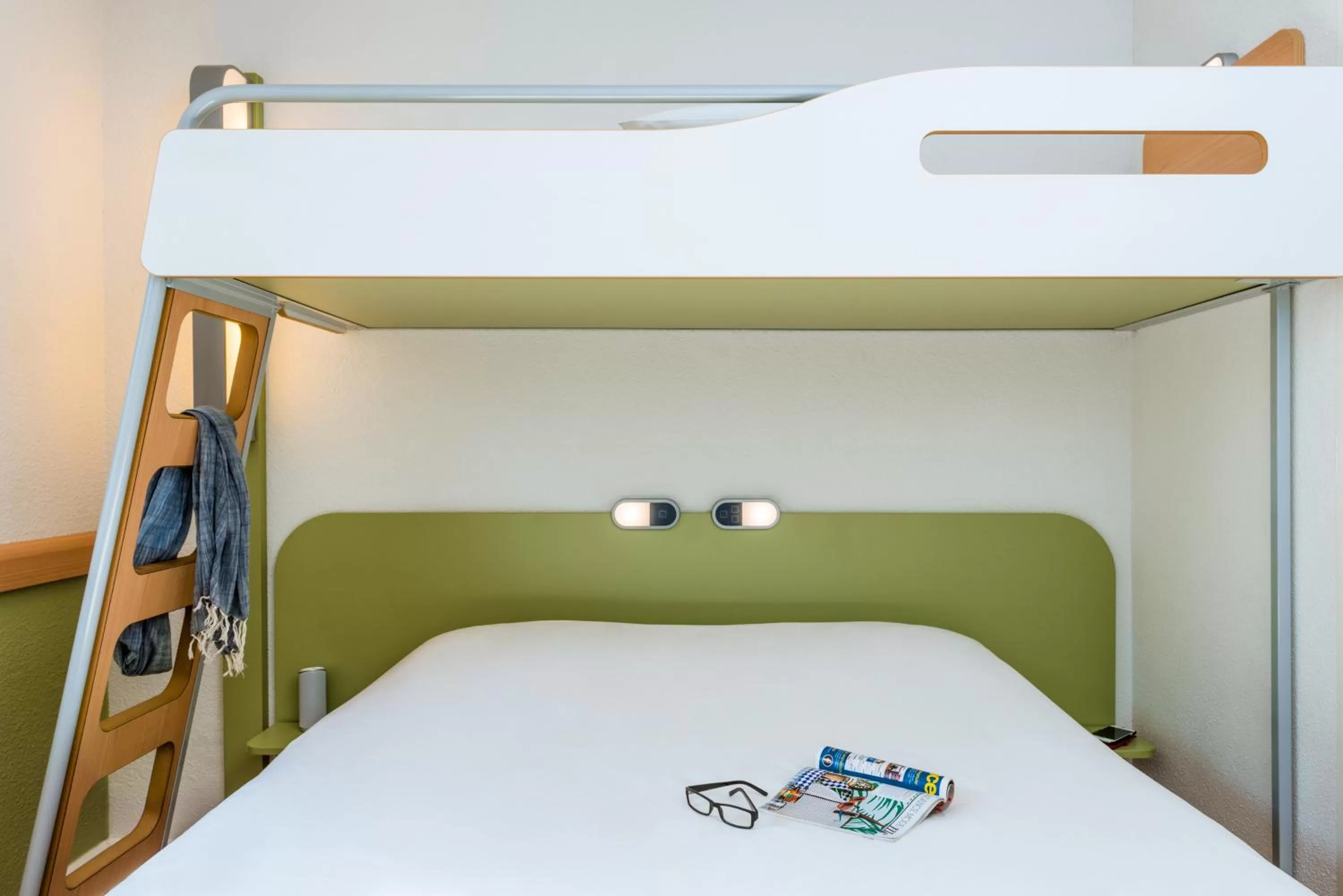 bunk bed, Bed in ibis budget Santeny