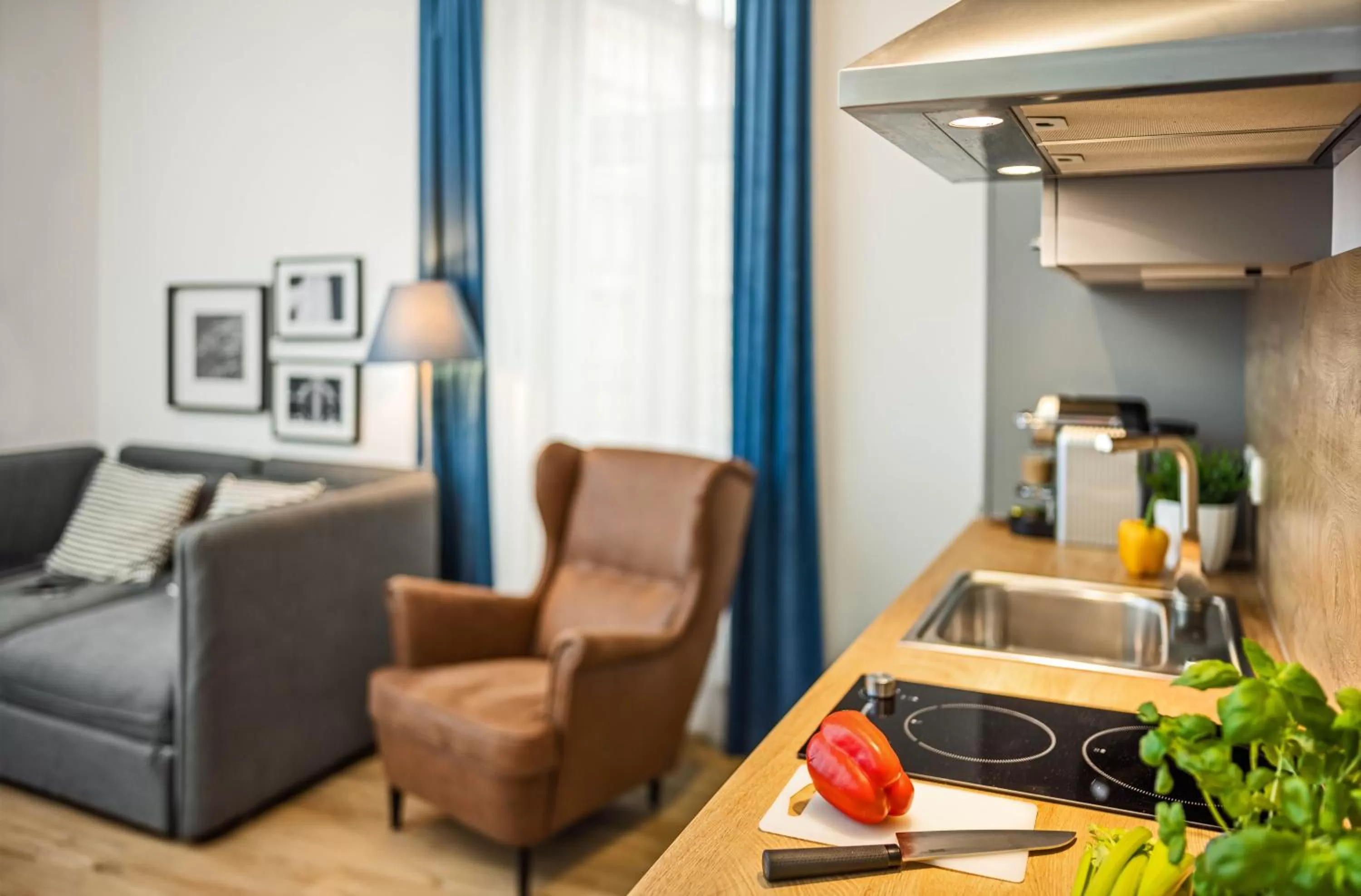 kitchen in Jimmy's Apartments Emerald