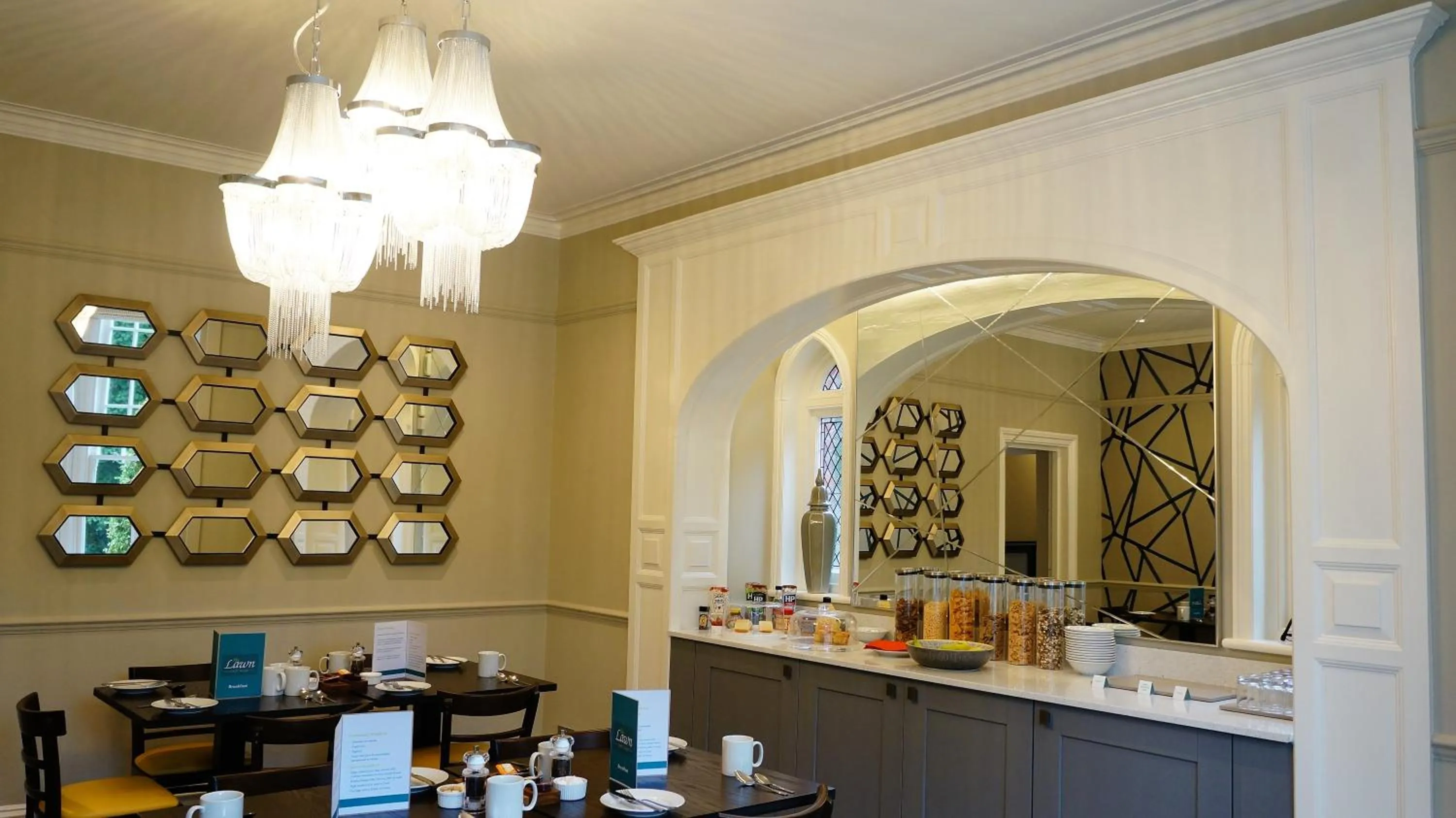 Dining area in The Lawn Guest House Gatwick