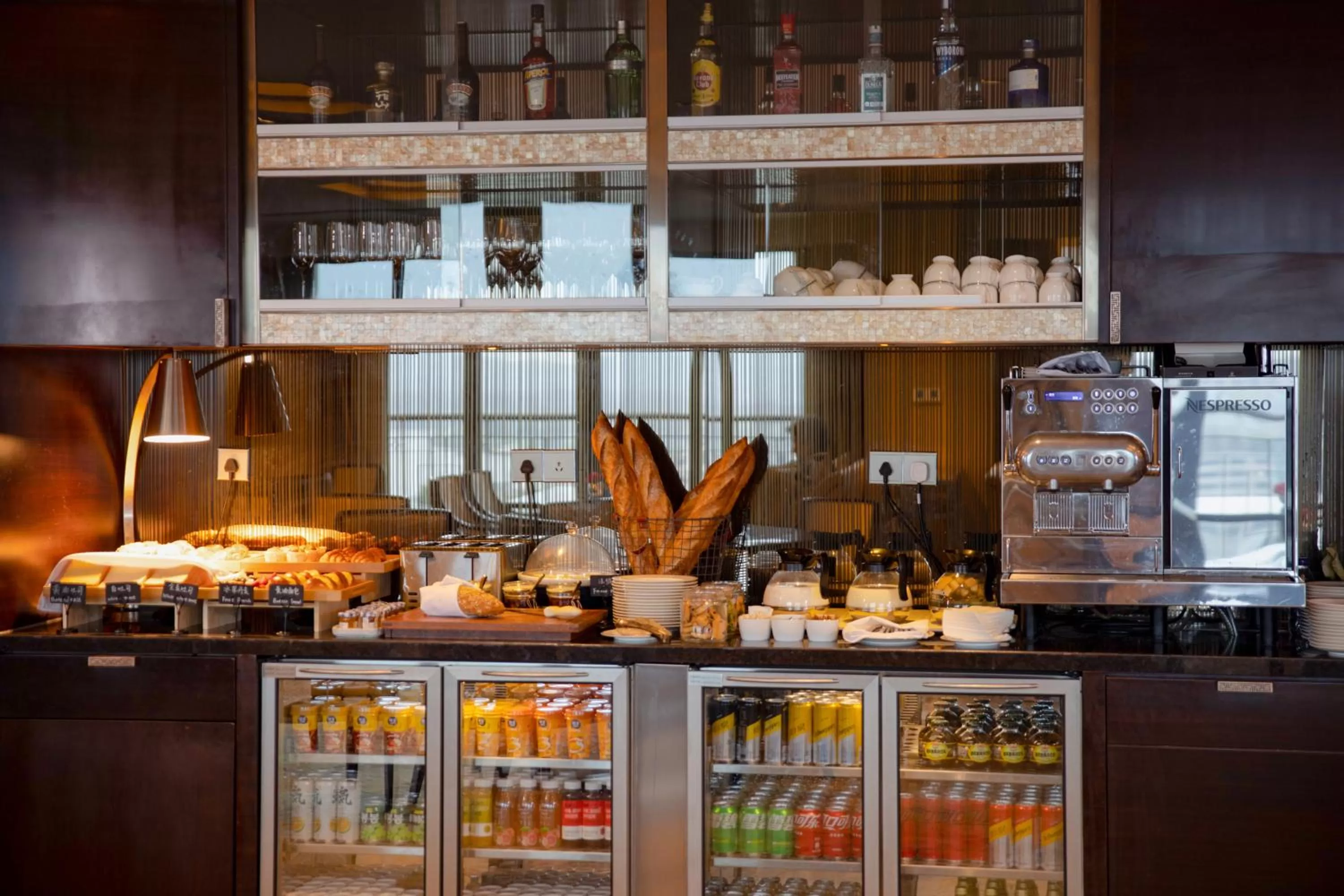 Lounge or bar in Midtown Shangri-La, Hangzhou