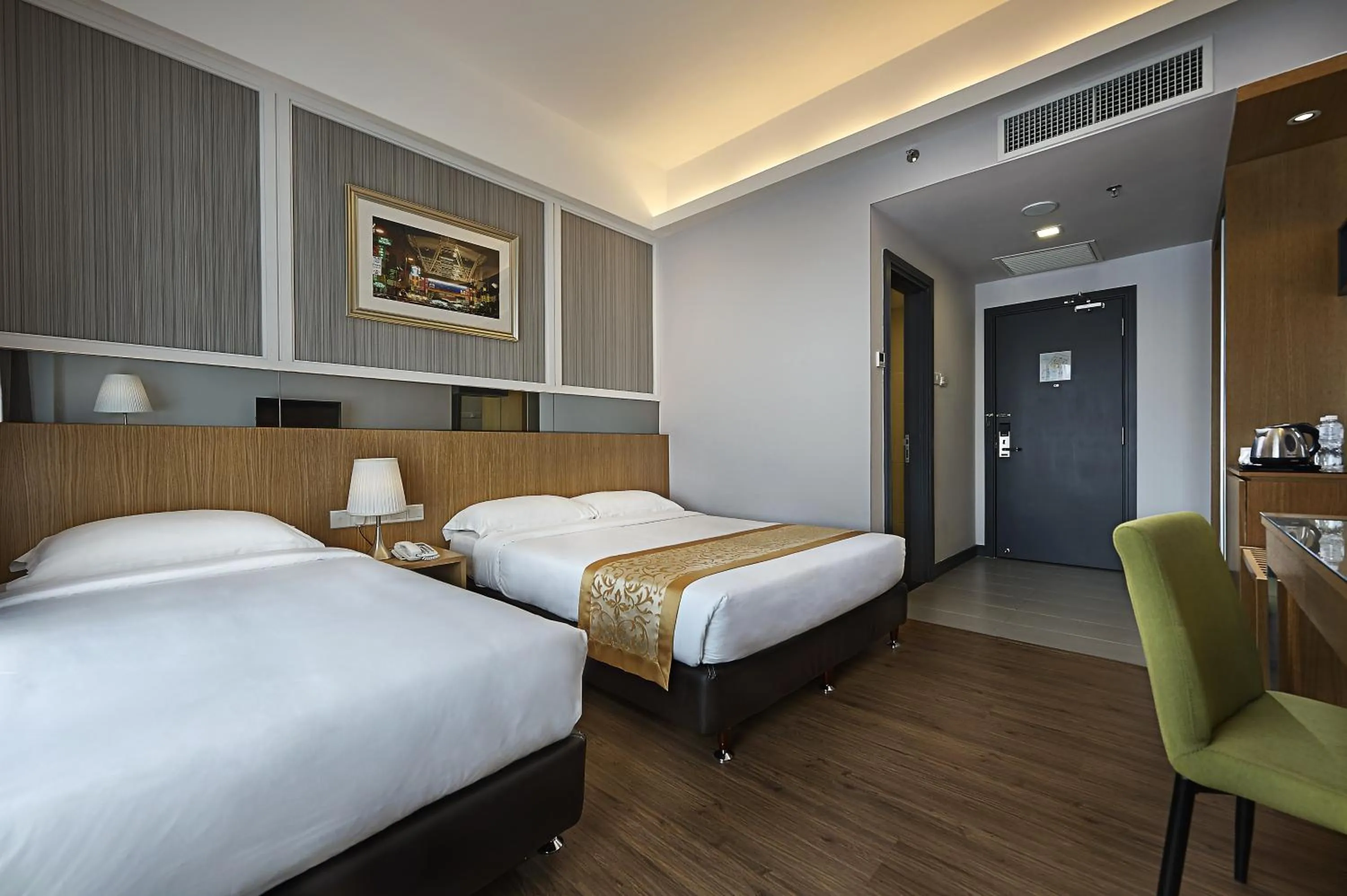 Photo of the whole room, Bed in Hotel Transit Kuala Lumpur