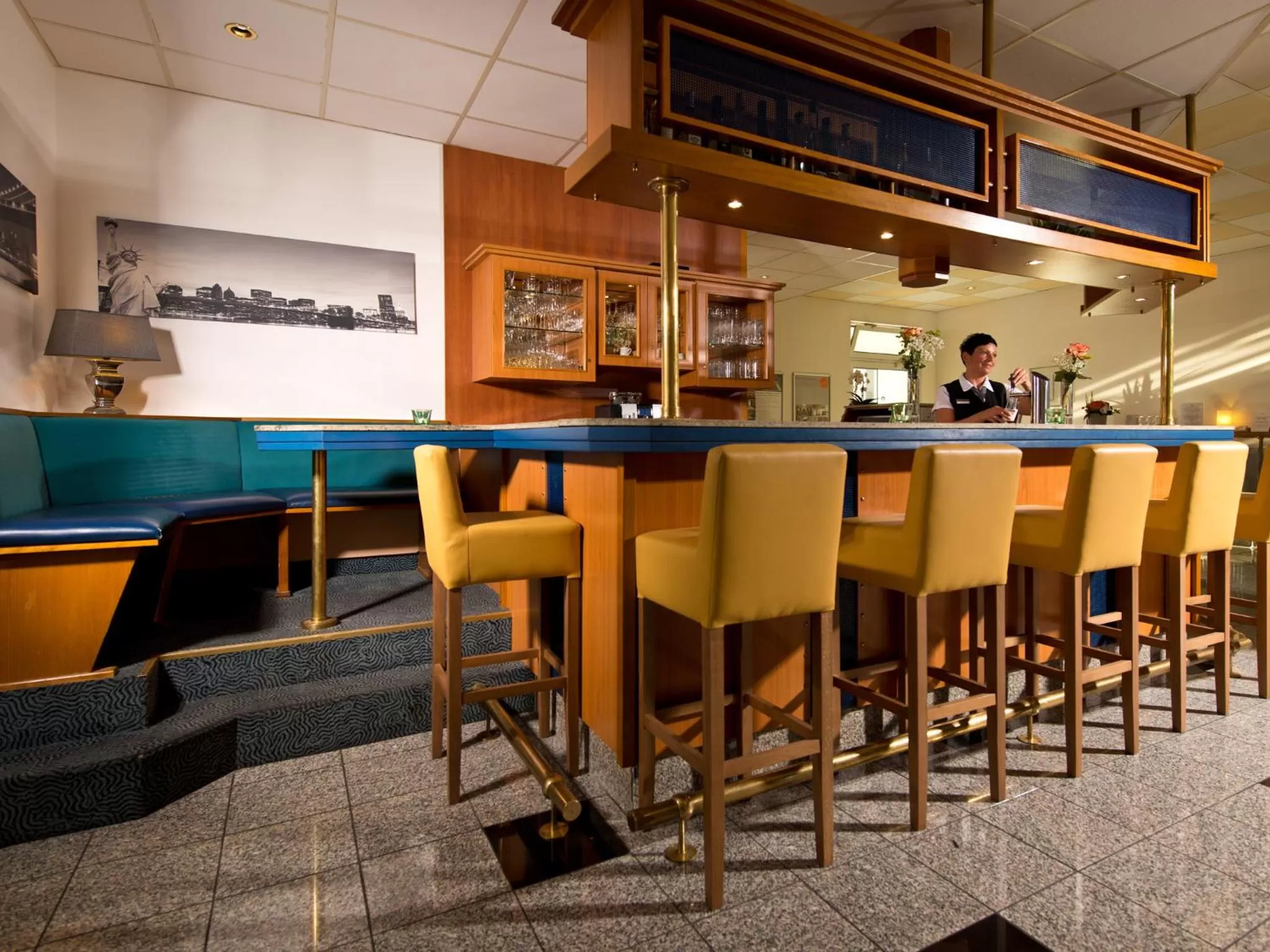 Lounge or bar in ACHAT Hotel Monheim am Rhein