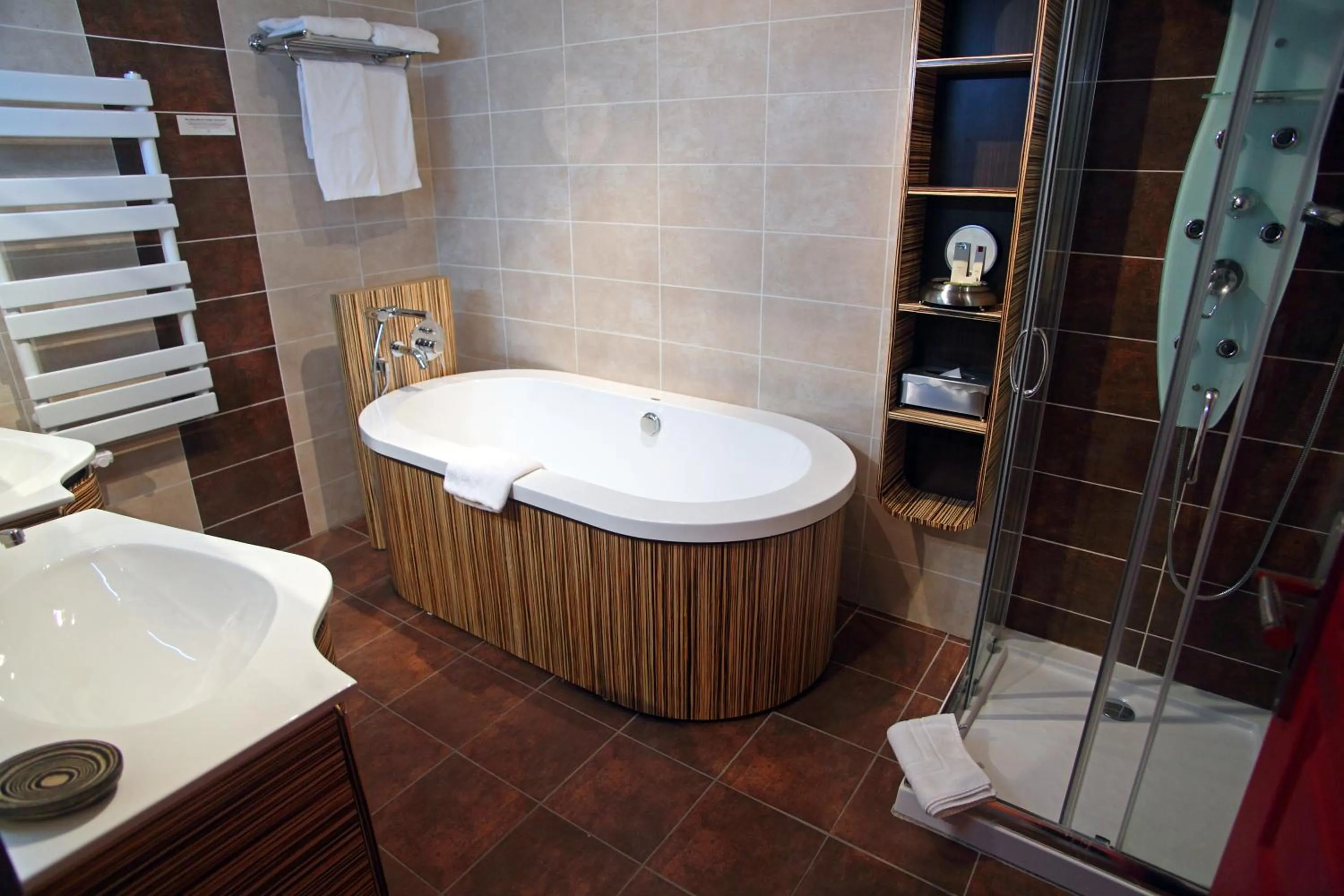 Bathroom in Logis Hôtel Restaurant Résidence