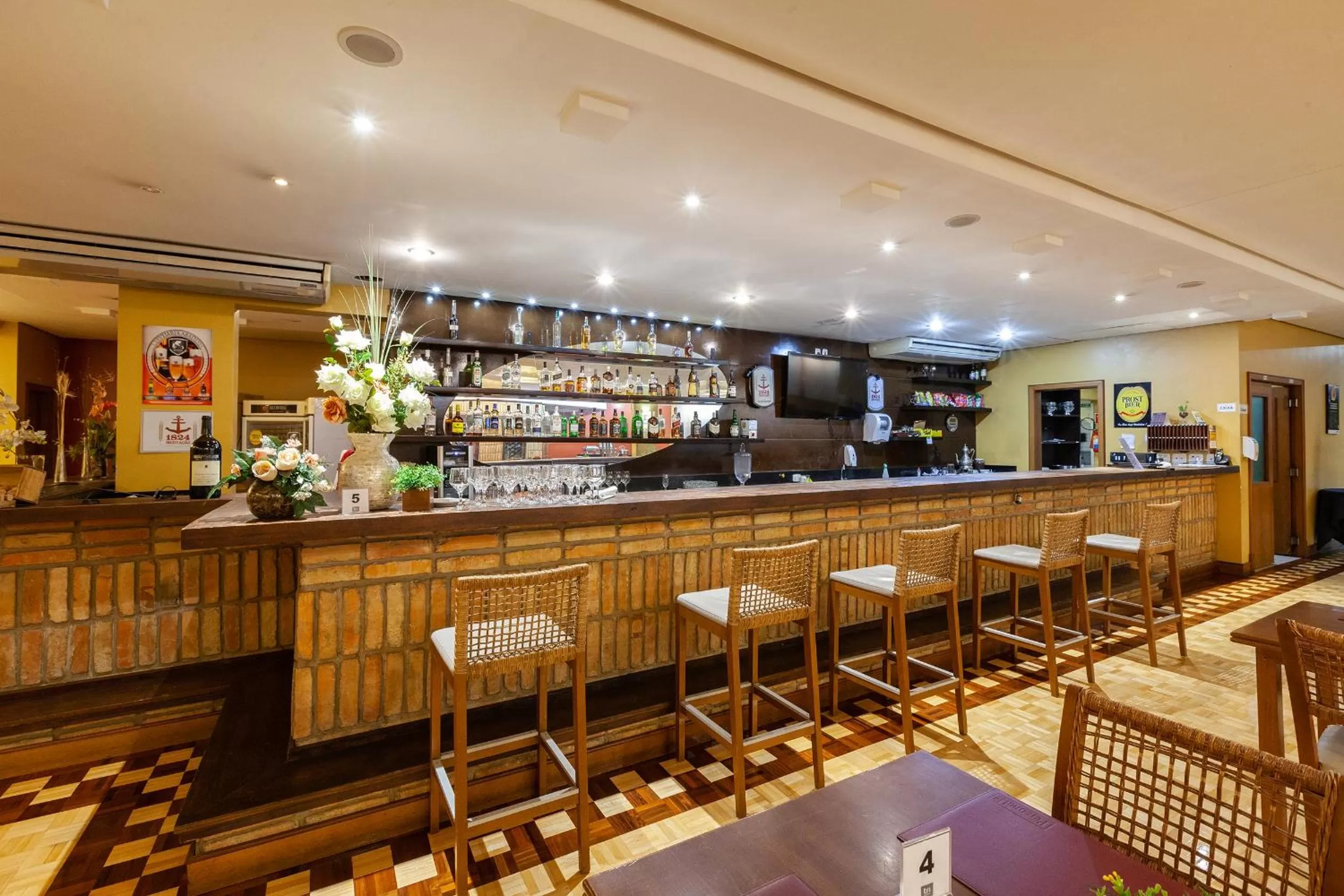 Restaurant/places to eat in Tri Hotel Executive Caxias