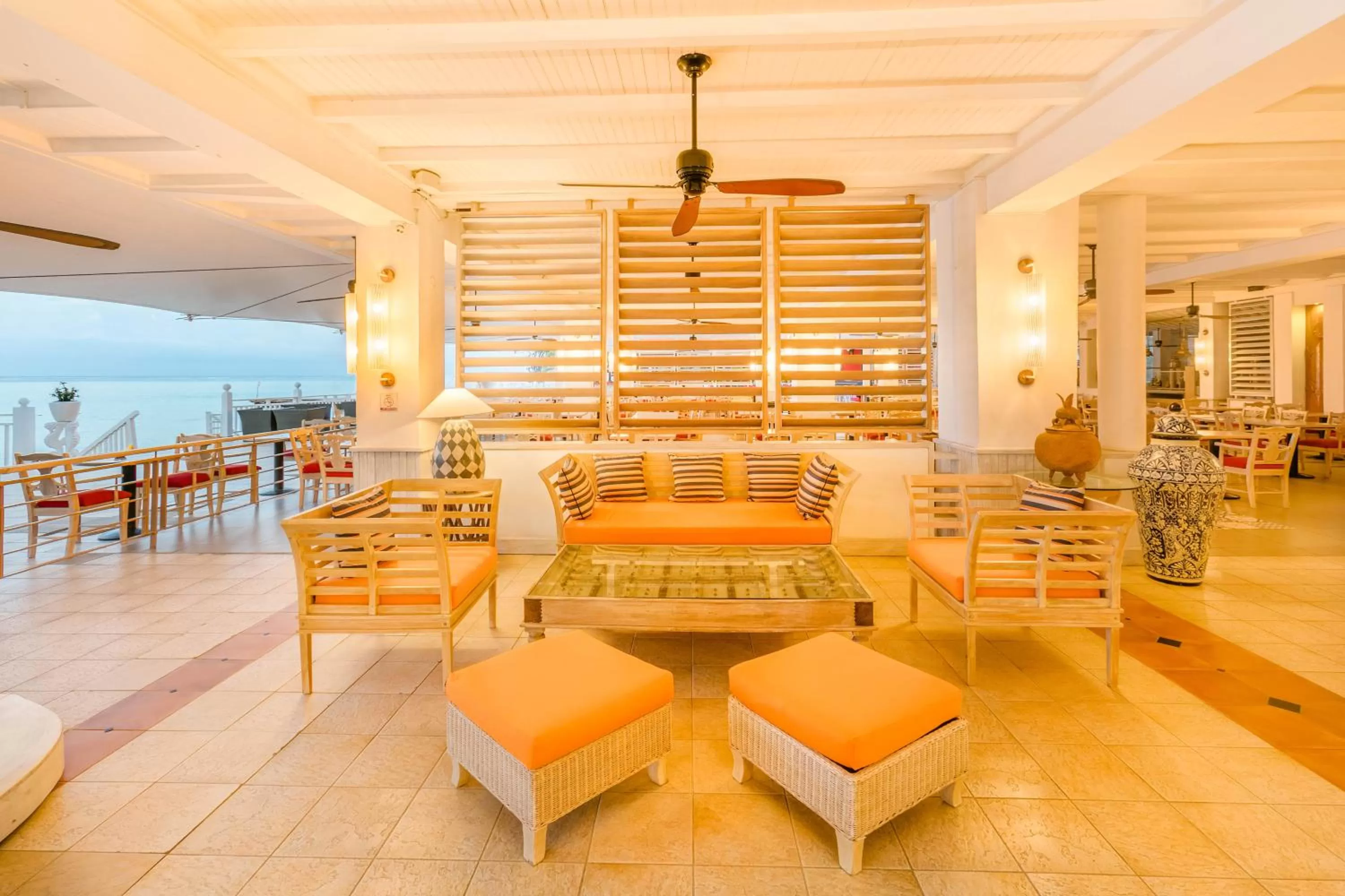 Living room in Grand Decameron Montego Beach, A Trademark All-Inclusive Resort