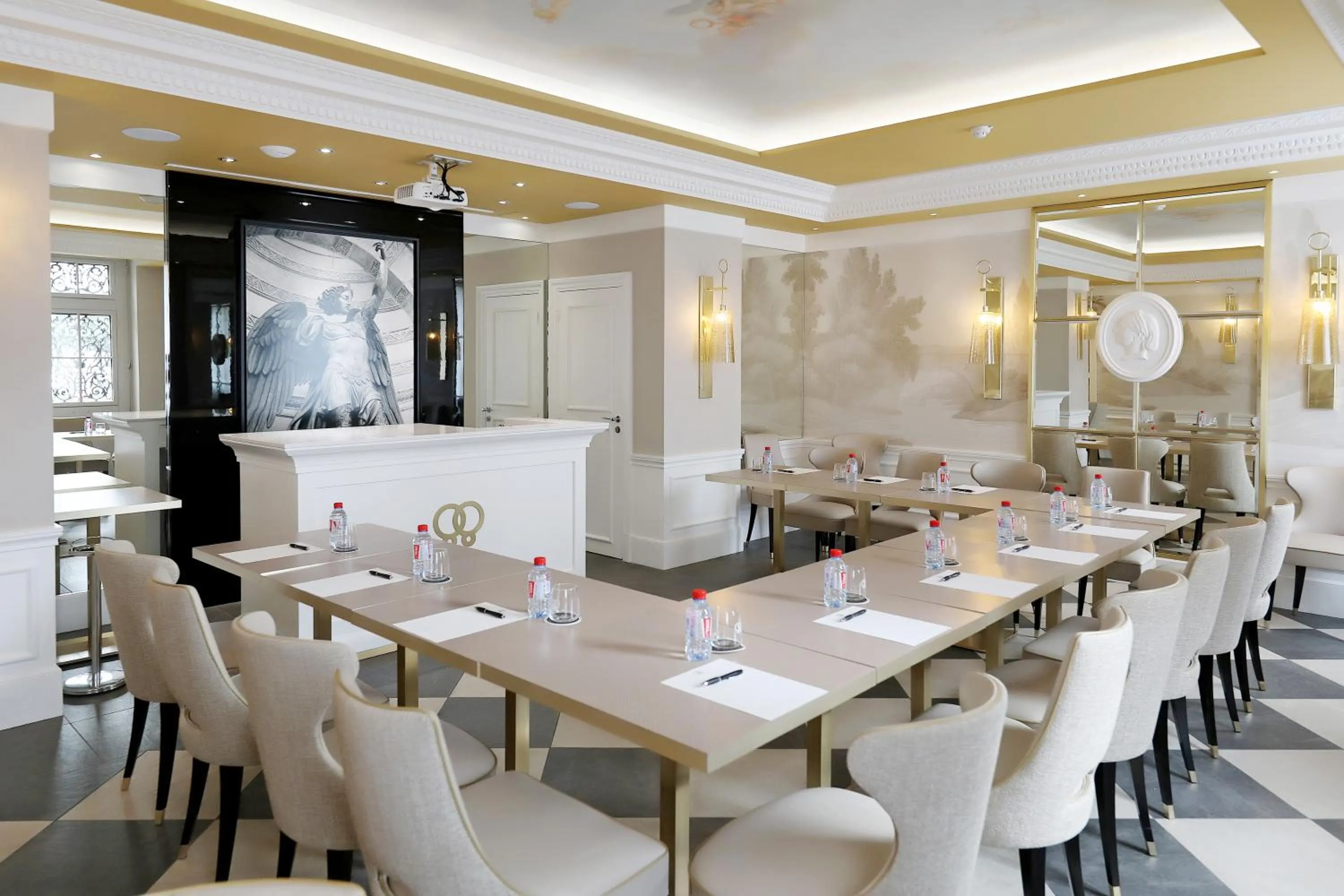 Meeting/conference room in Hôtel Alchimy