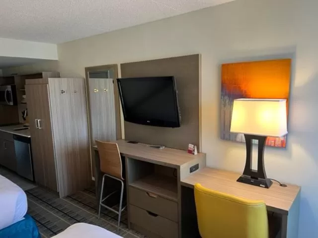 TV and multimedia, Bed in MainStay Suites Horsham - Philadelphia